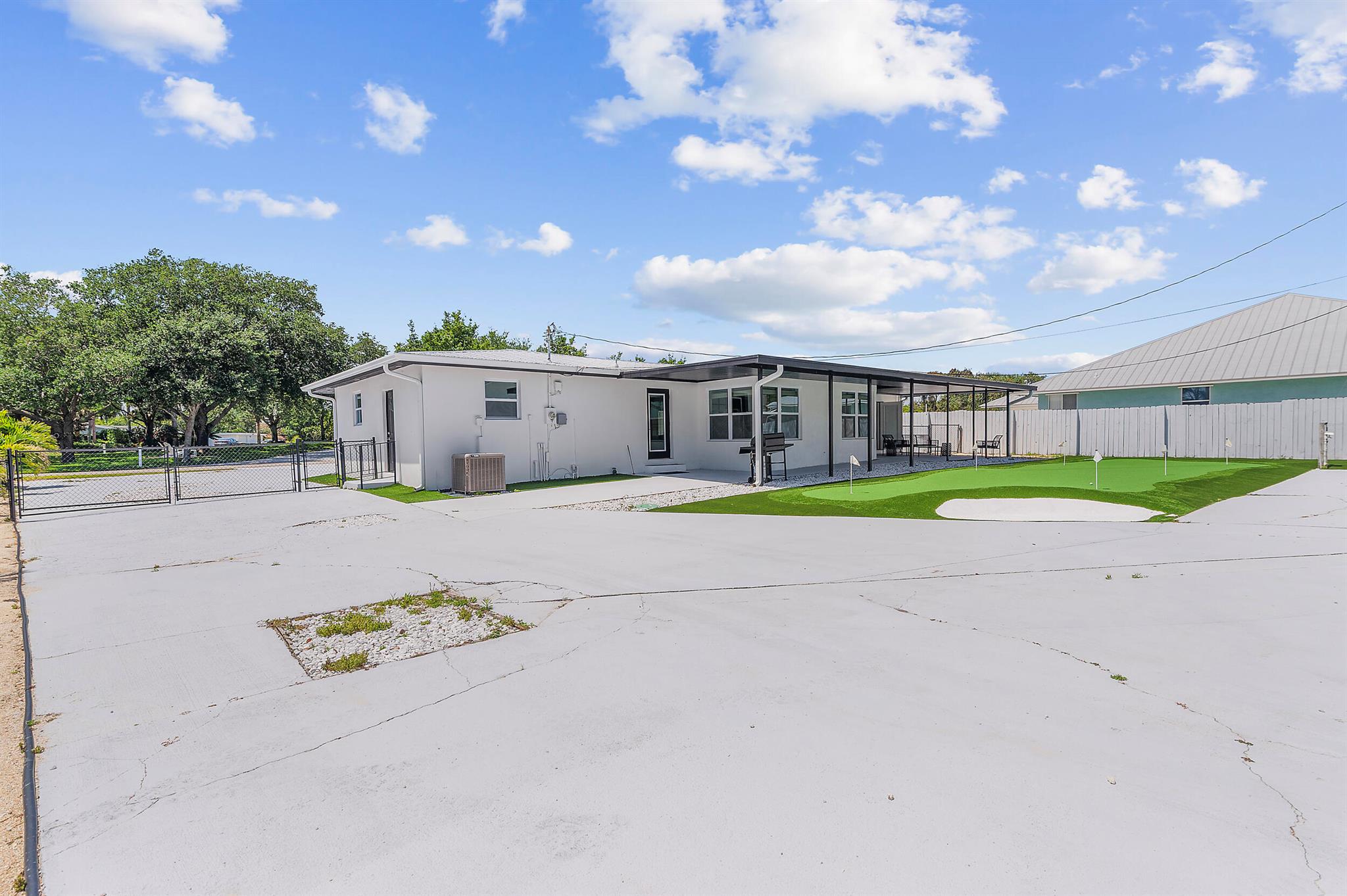 PAPAYA VILLAGE - Residential Lease