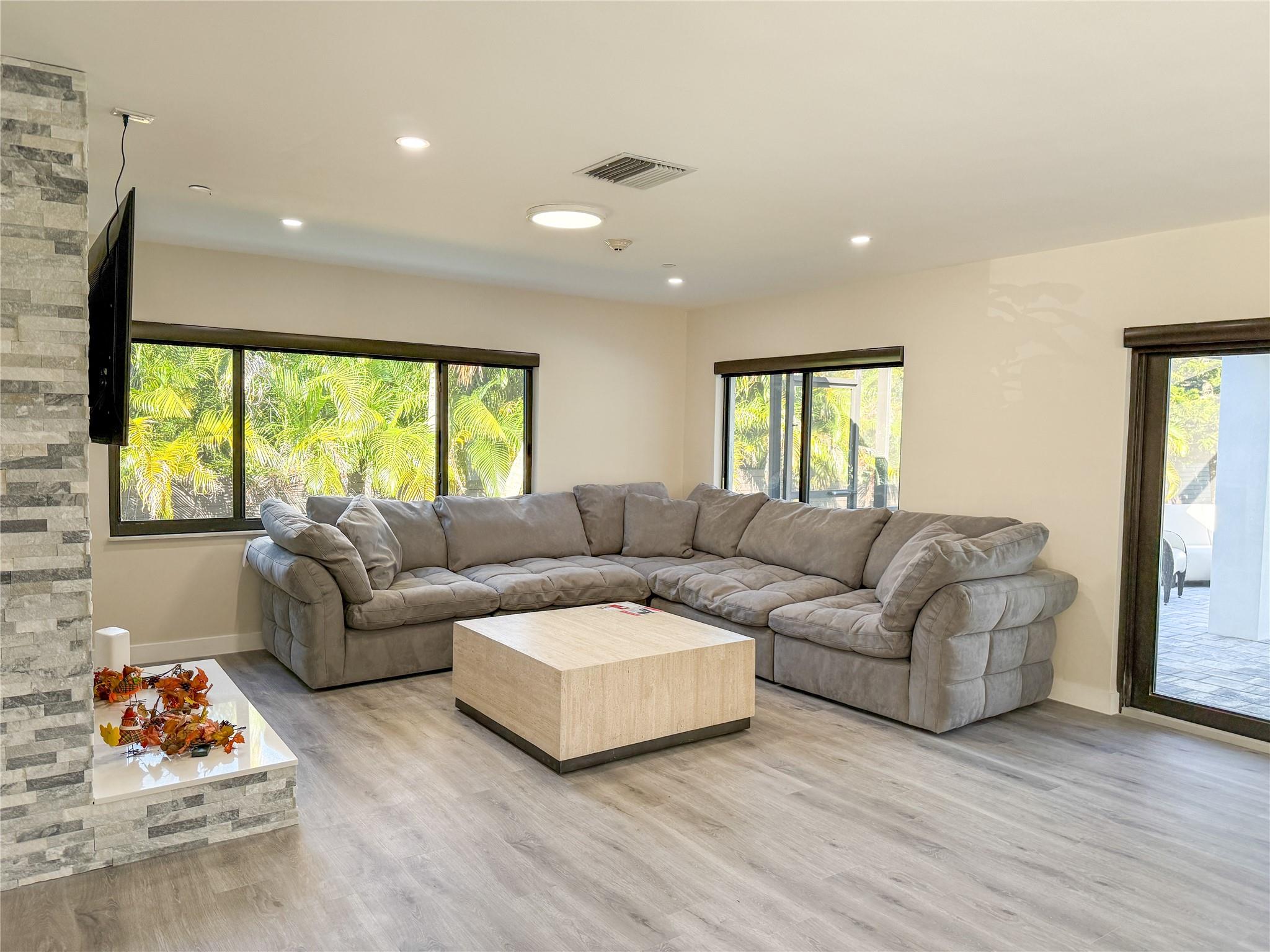 SUNSHINE RANCHES - Residential