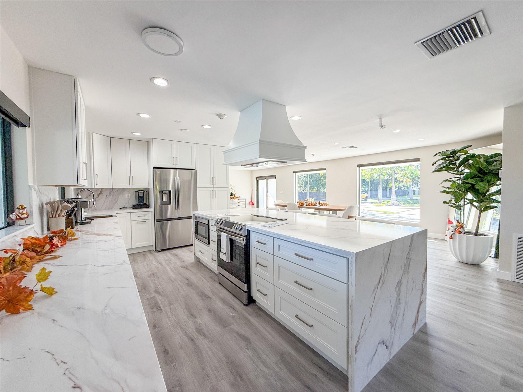 SUNSHINE RANCHES - Residential