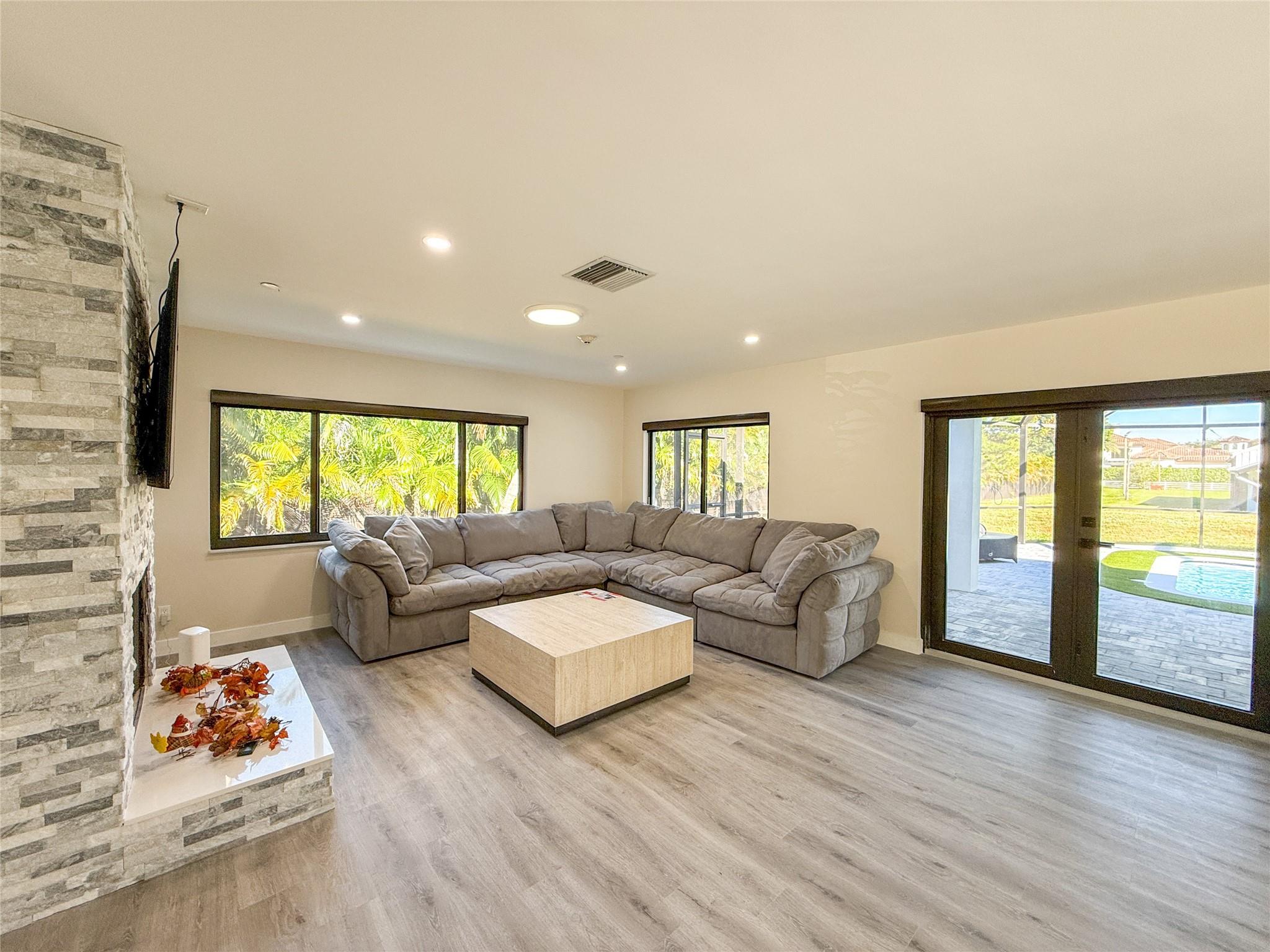 SUNSHINE RANCHES - Residential