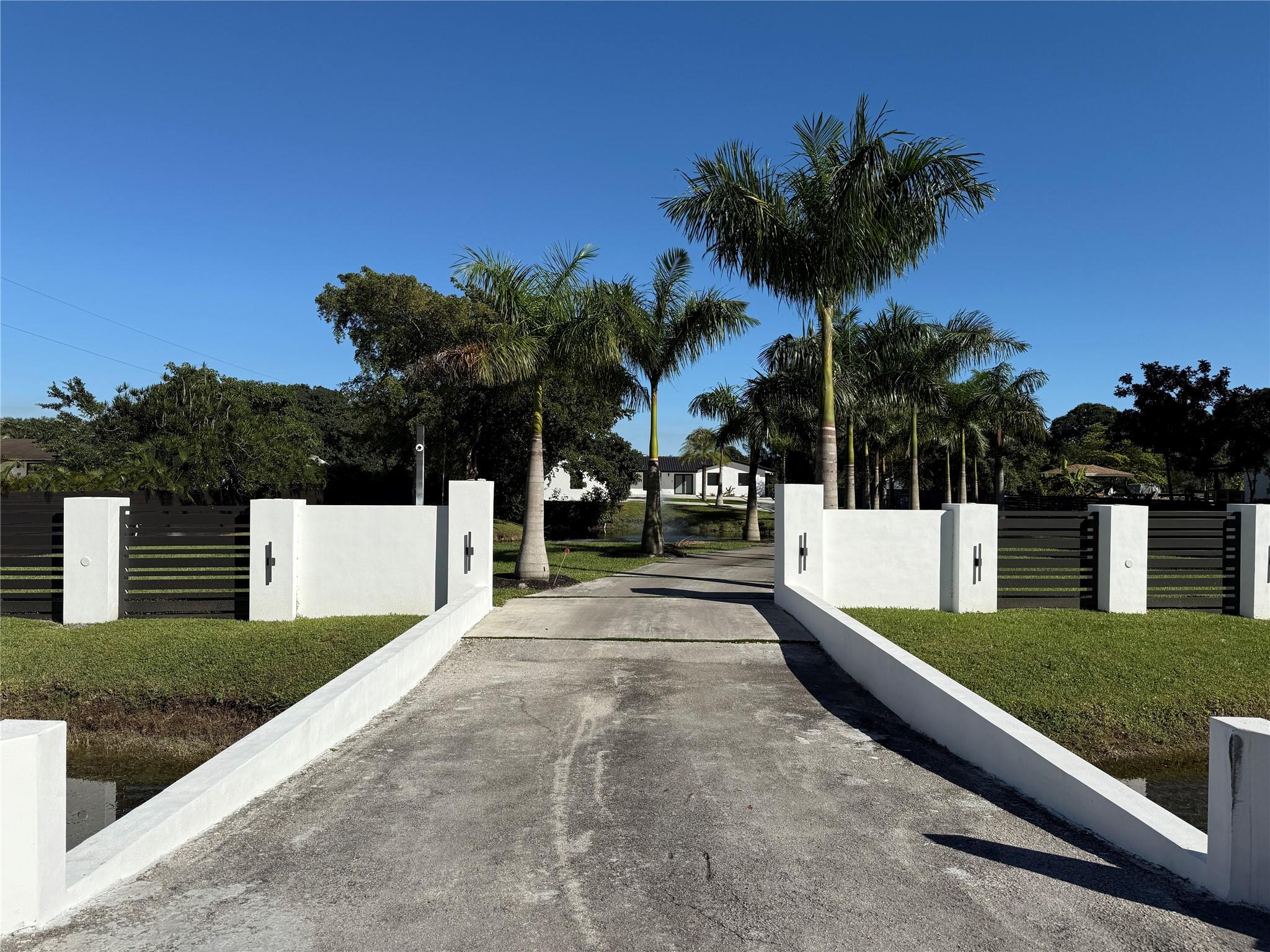 SUNSHINE RANCHES - Residential
