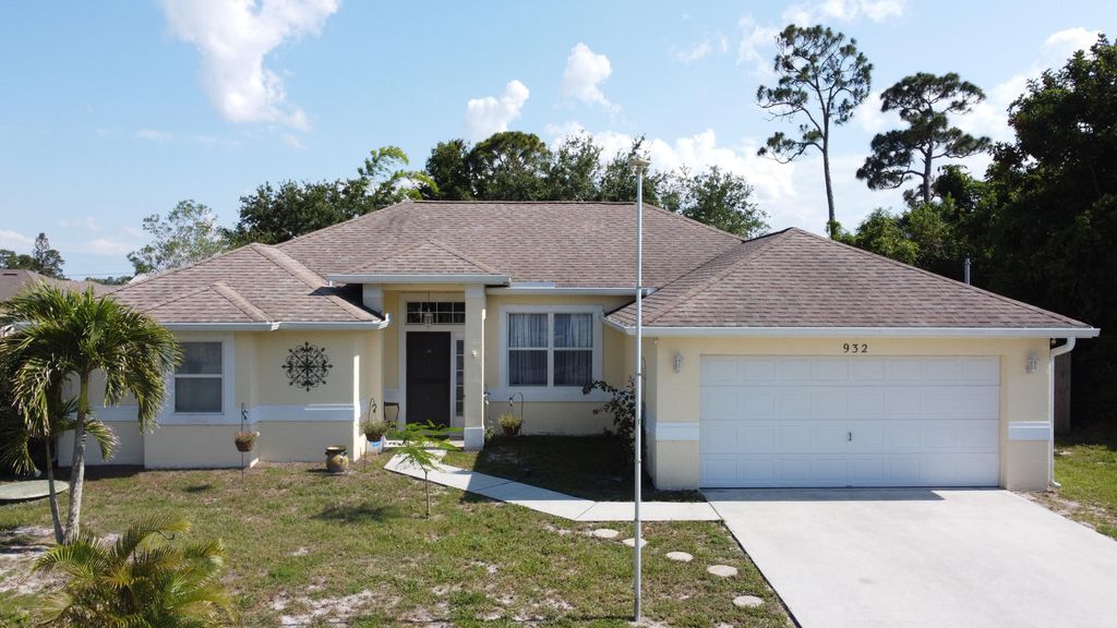 Photo of 932 SE Walters Terrace, Port Saint Lucie, FL 34983 (MLS # R10800372)