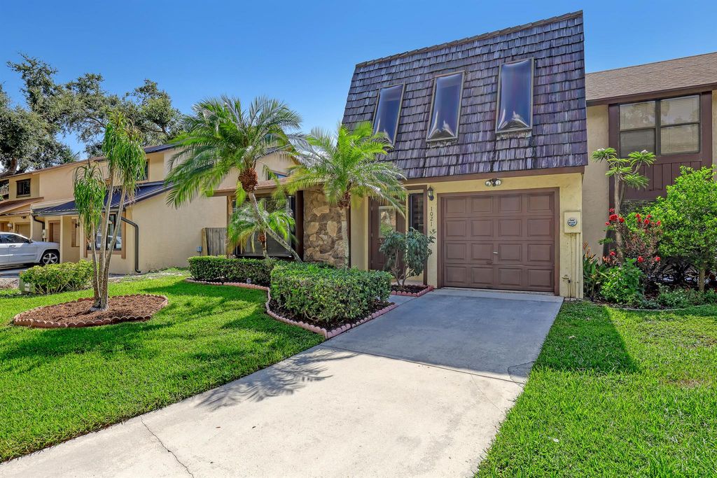 Photo of 1021 Raintree Drive, Palm Beach Gardens, FL 33410 (MLS # R11012891)