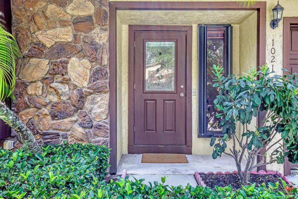 Photo of 1021 Raintree Drive, Palm Beach Gardens, FL 33410 (MLS # R11012891)