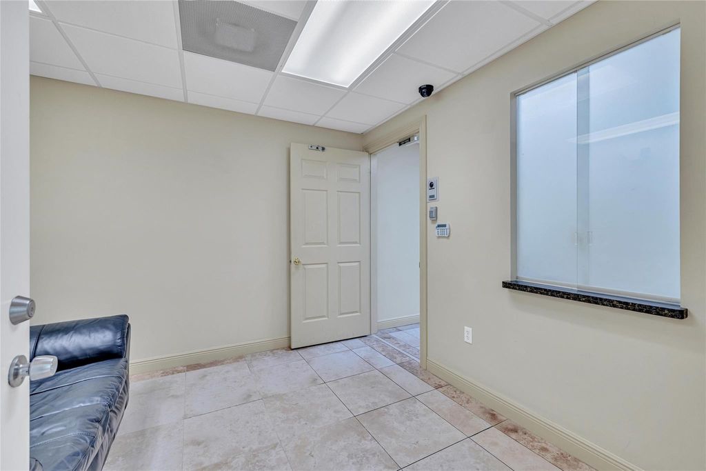 Photo of 1400 E Oakland Park Boulevard #103, Oakland Park, FL 33334 (MLS # F10549143)