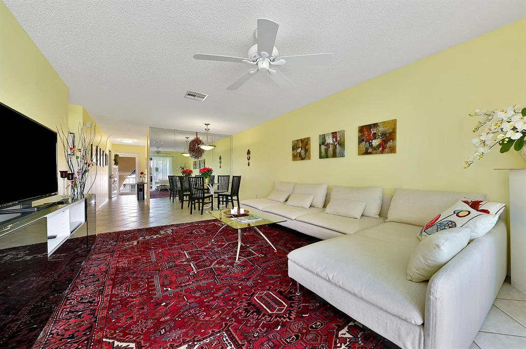 PALM GREENS AT VILLA DEL RAY CONDO I - Residential