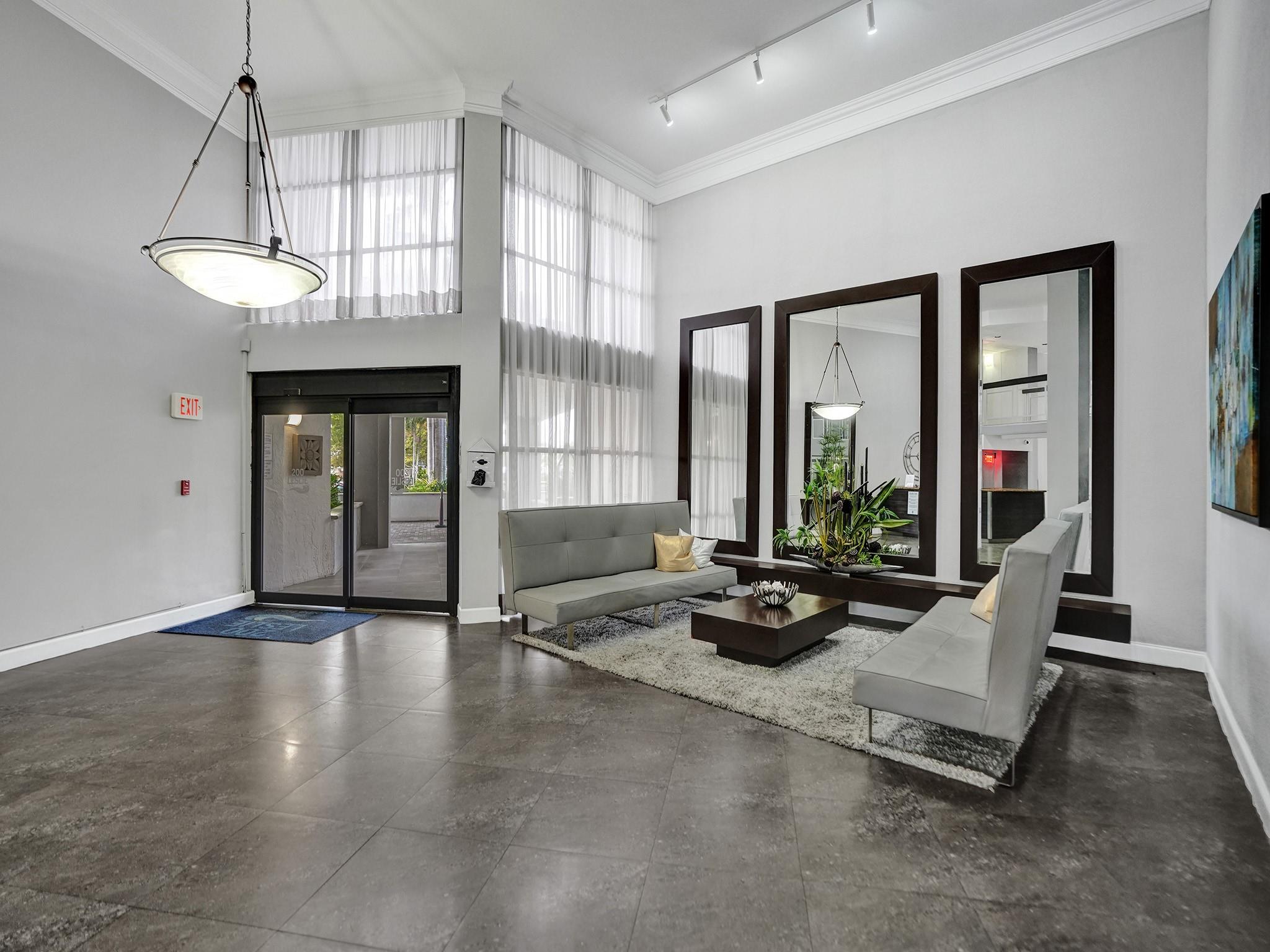 200 Leslie Dr 723