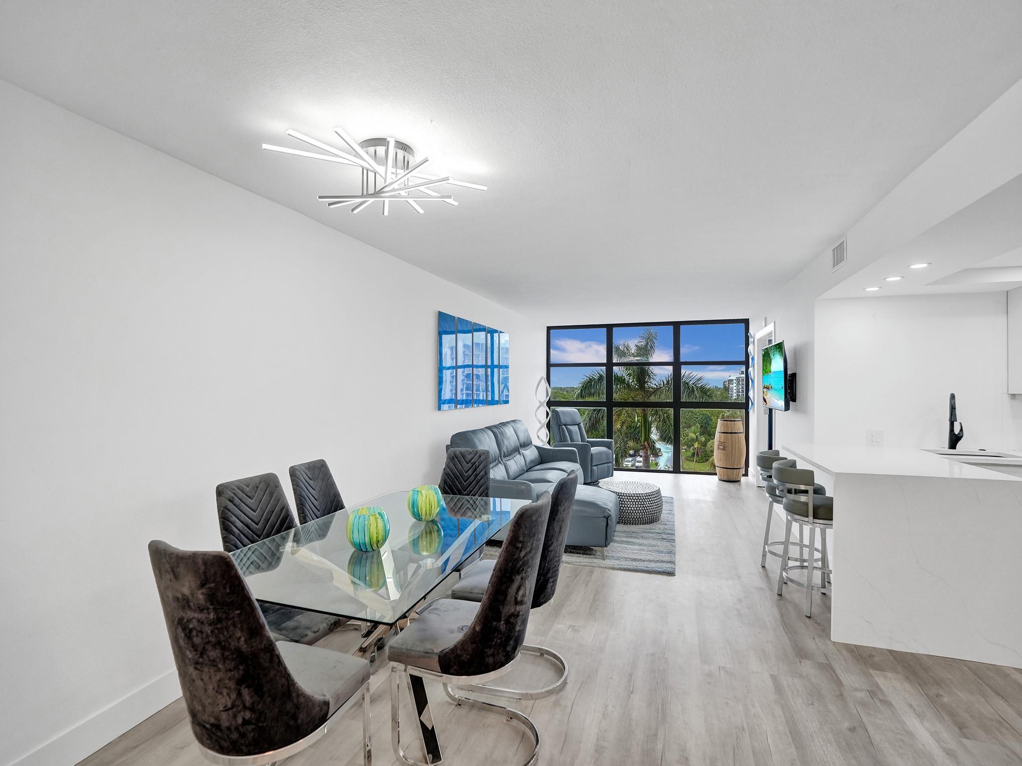 200 Leslie Dr 723