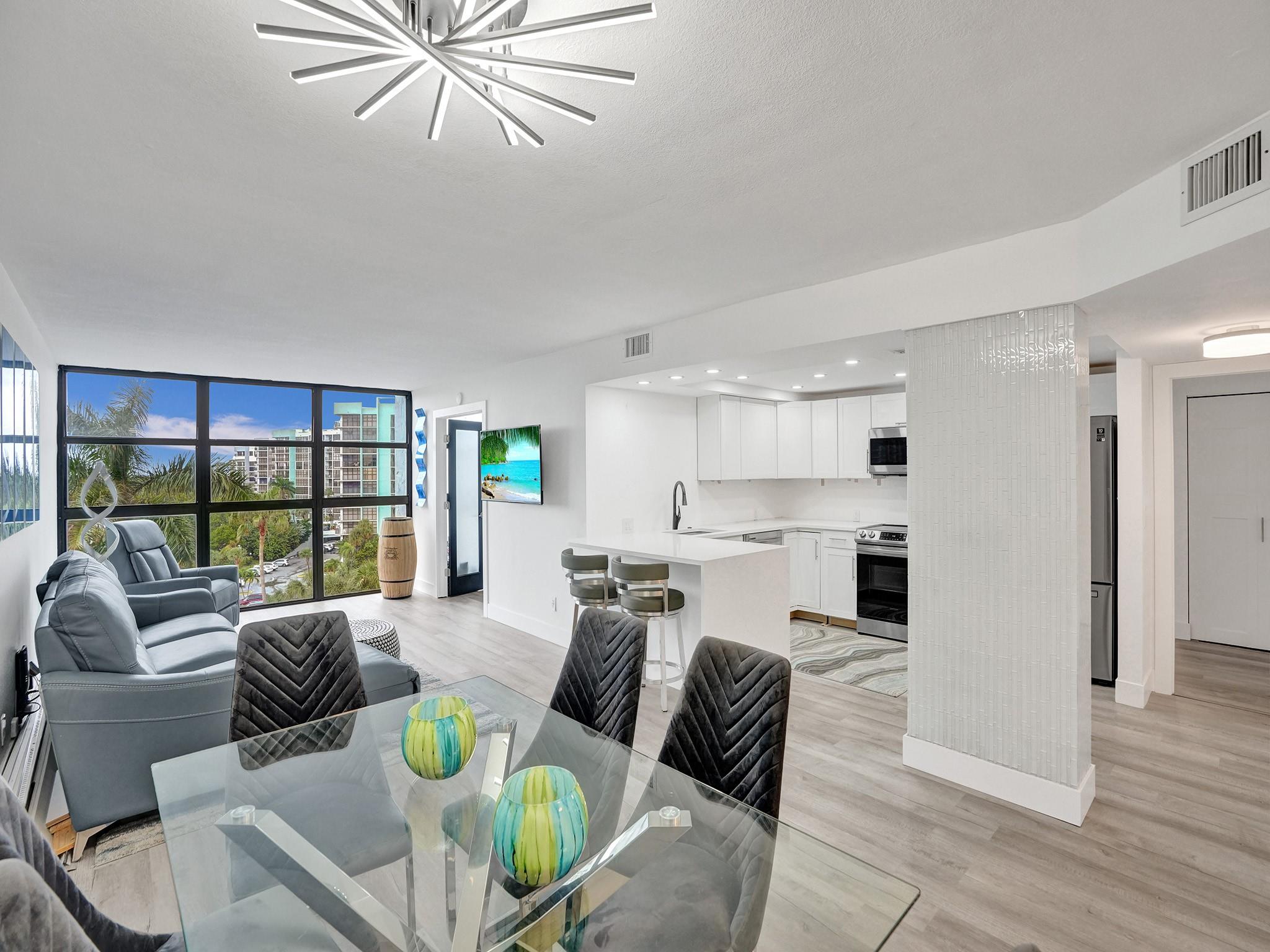 200 Leslie Dr 723