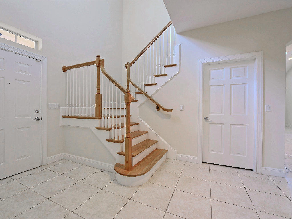 BOULEVARD VILLAGE & TENNIS CLUB - Residential Lease