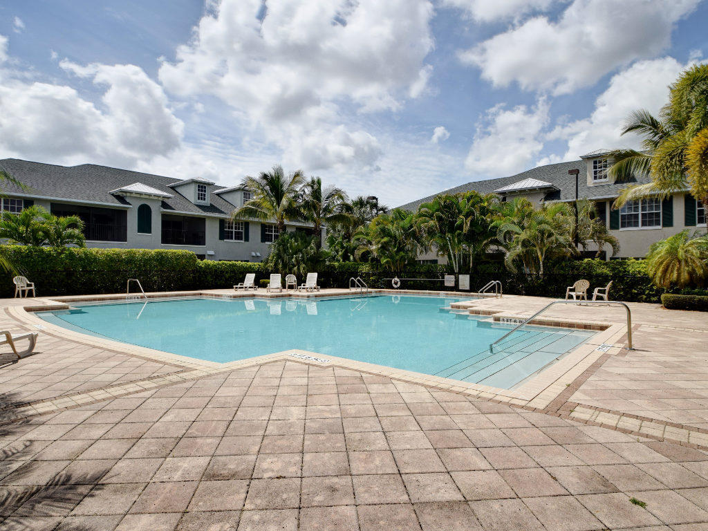 BOULEVARD VILLAGE & TENNIS CLUB - Residential Lease