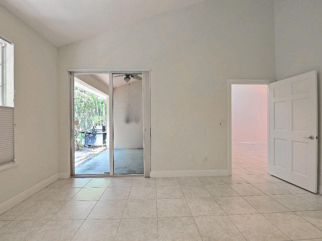 BOULEVARD VILLAGE & TENNIS CLUB - Residential Lease