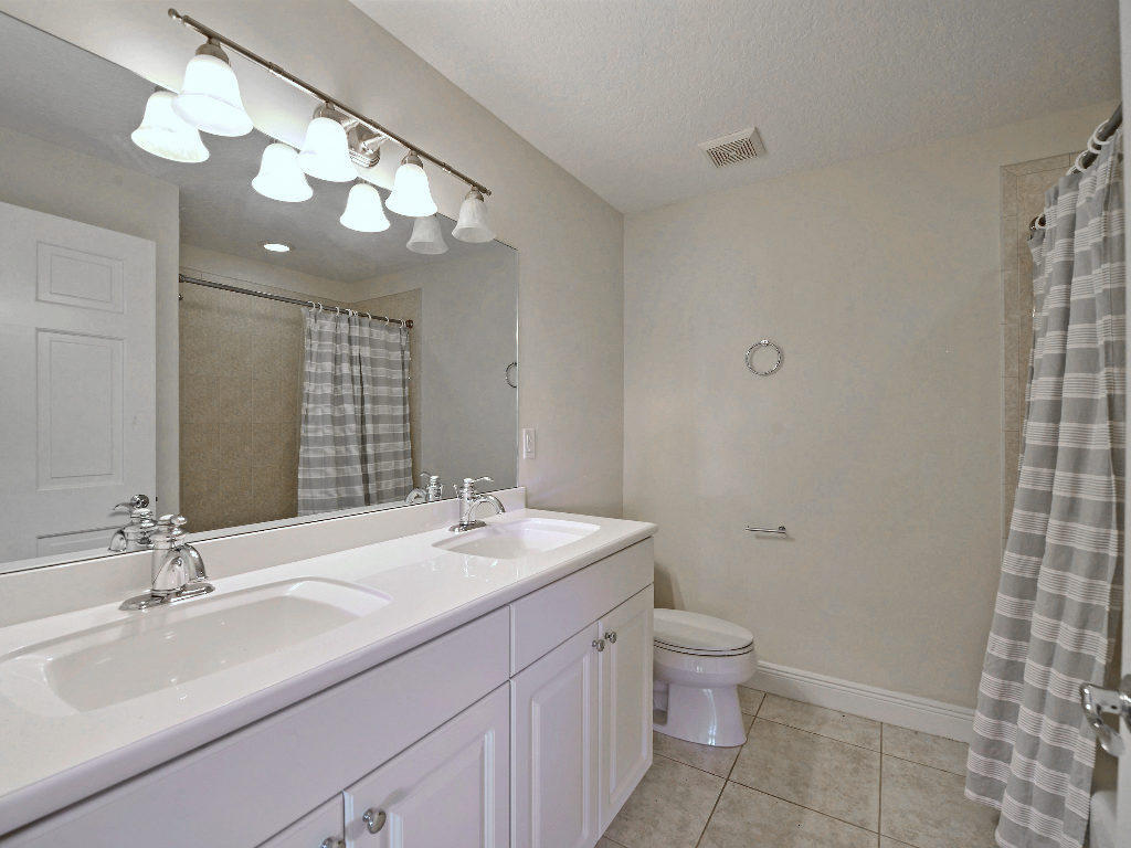 BOULEVARD VILLAGE & TENNIS CLUB - Residential Lease