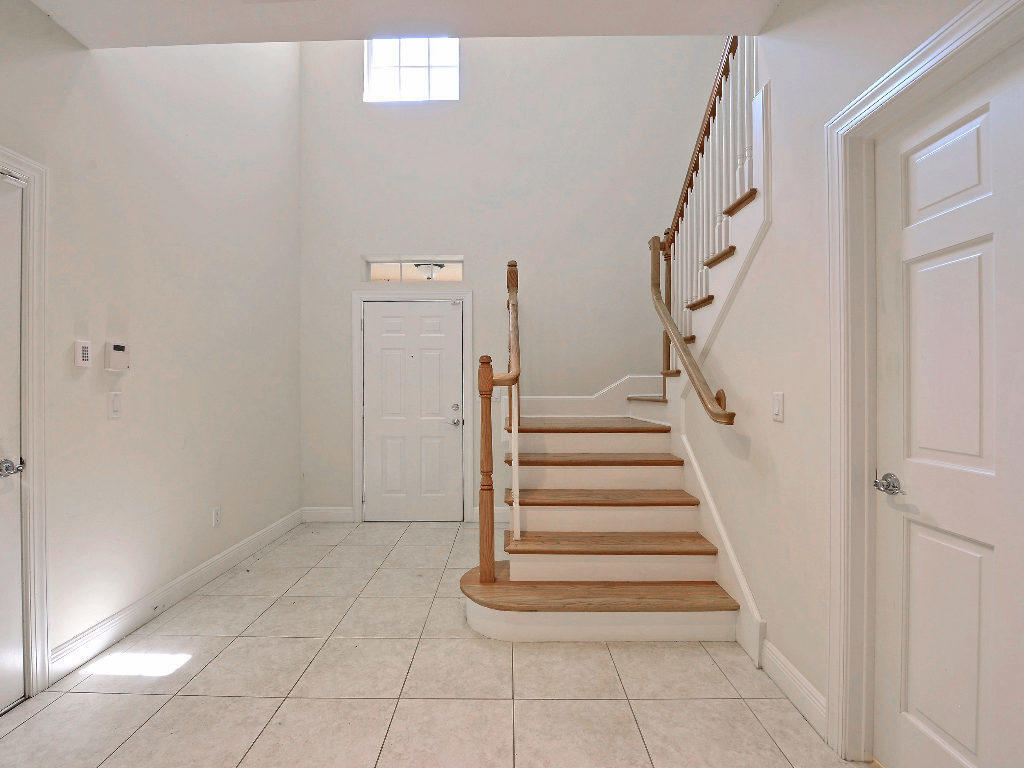 BOULEVARD VILLAGE & TENNIS CLUB - Residential Lease