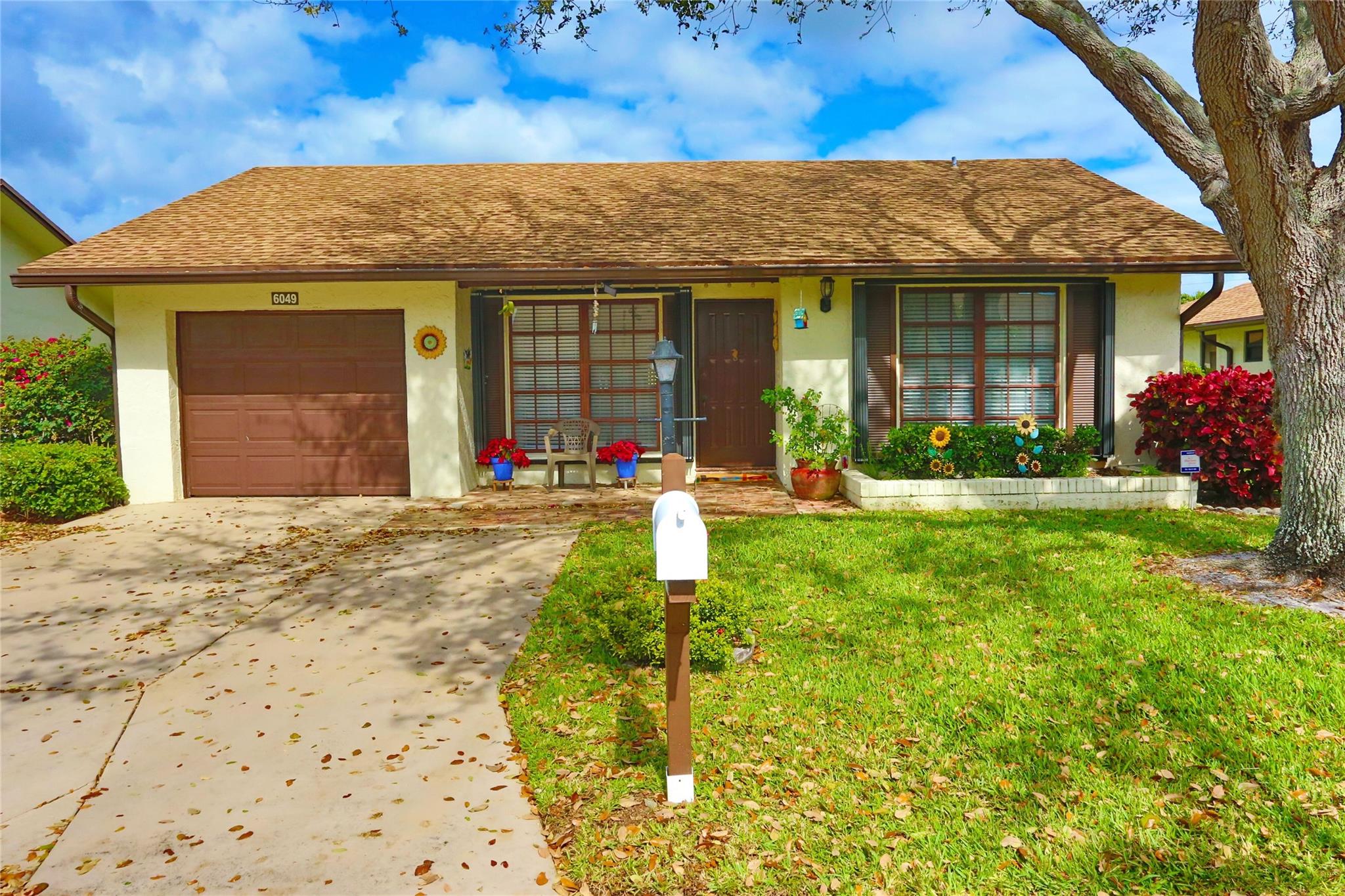 6049 Ambertree Ln