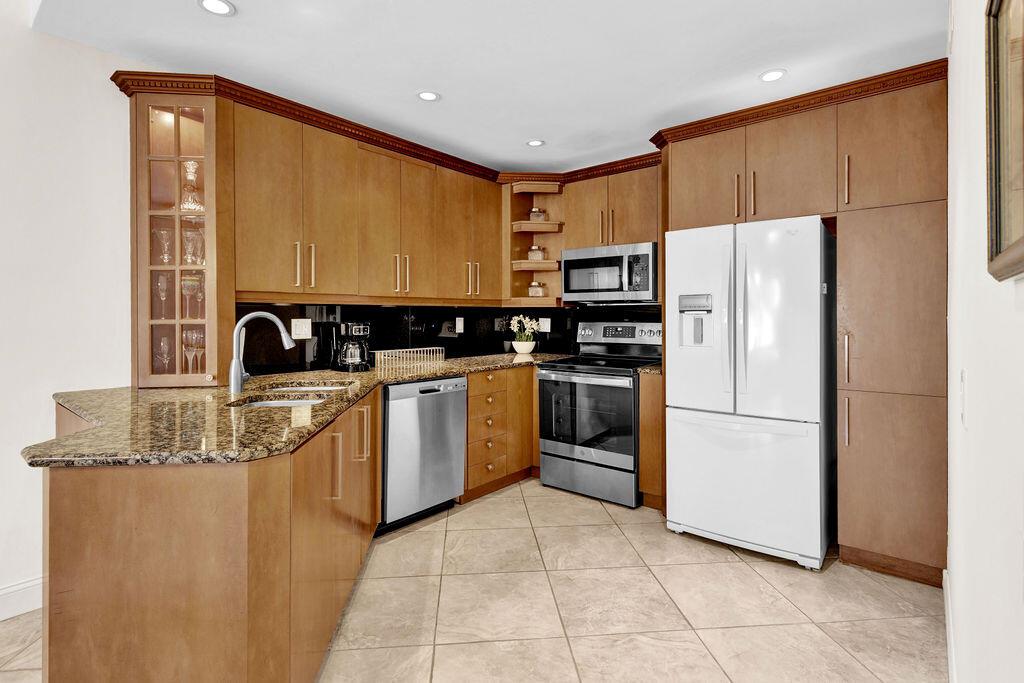 WATERSIDE VILLAGE OF PALM - Residential Lease