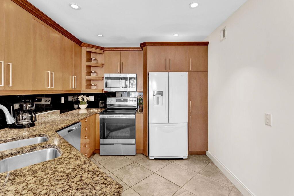WATERSIDE VILLAGE OF PALM - Residential Lease