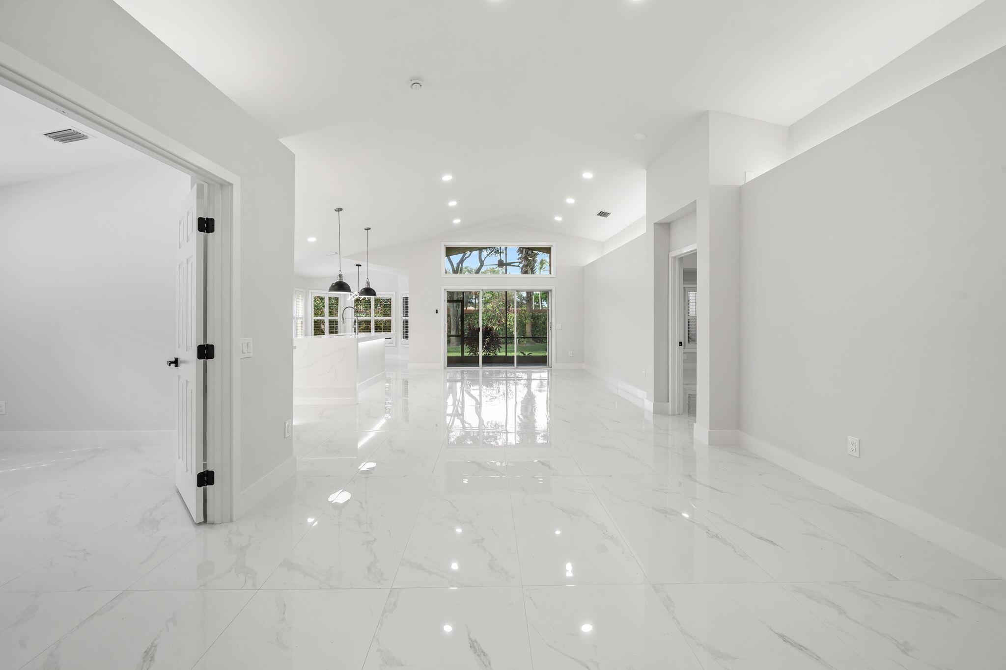 VALENCIA ISLES 3 - Residential