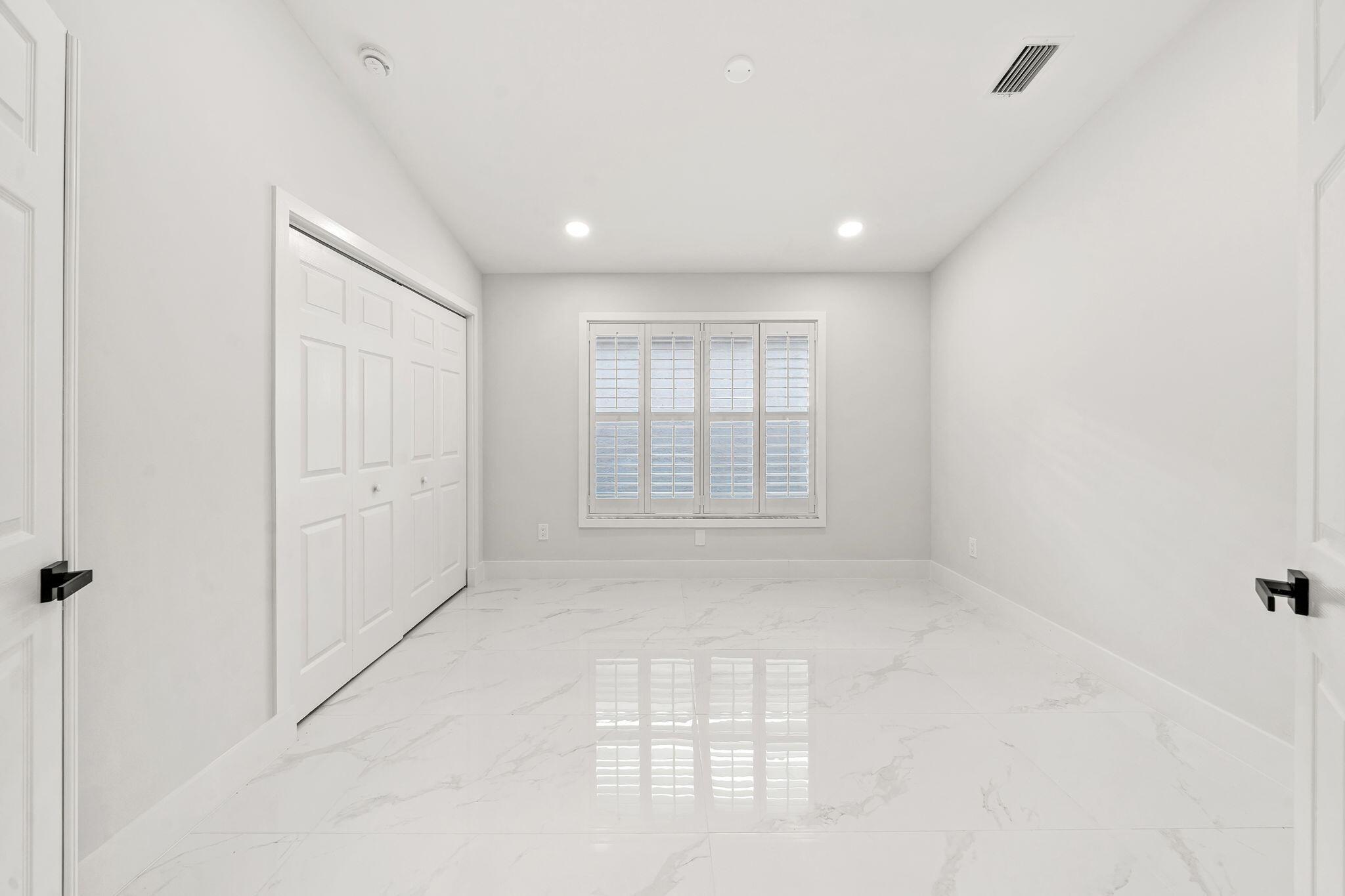 VALENCIA ISLES 3 - Residential