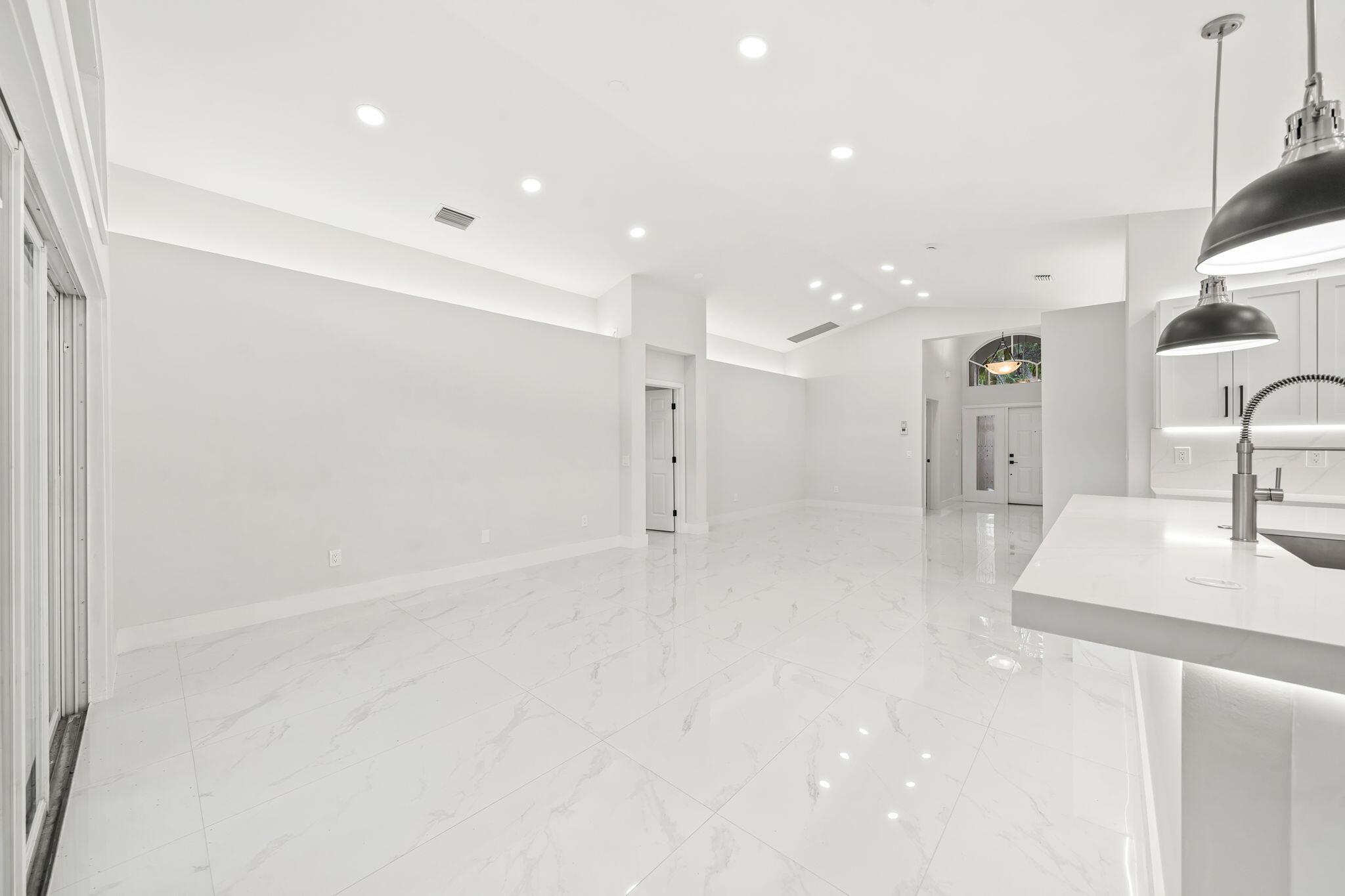 VALENCIA ISLES 3 - Residential