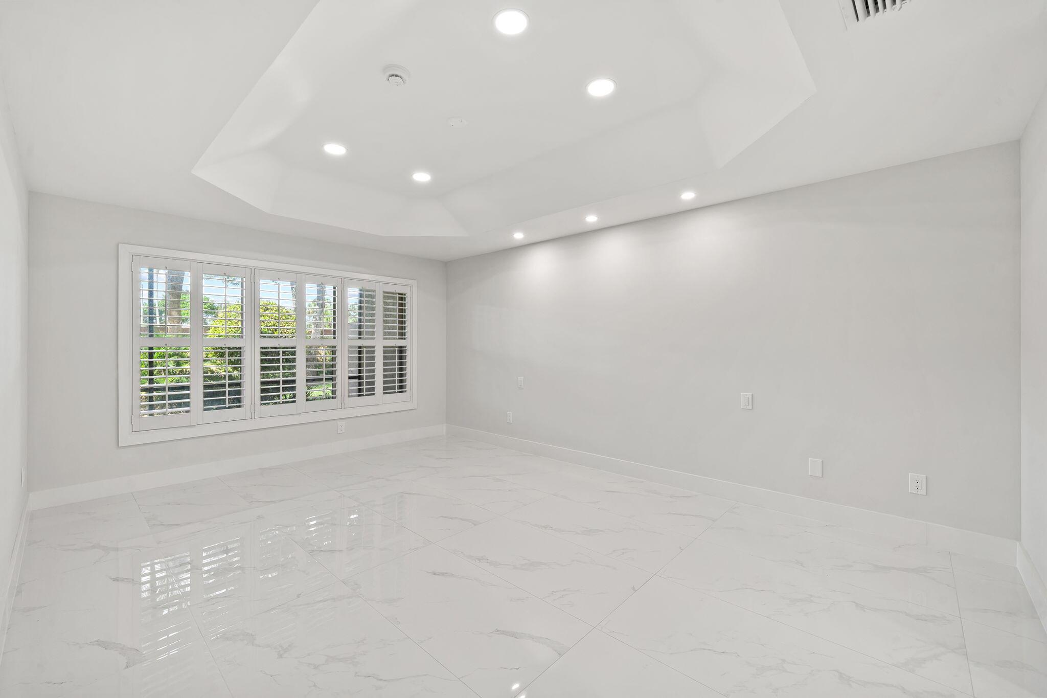 VALENCIA ISLES 3 - Residential