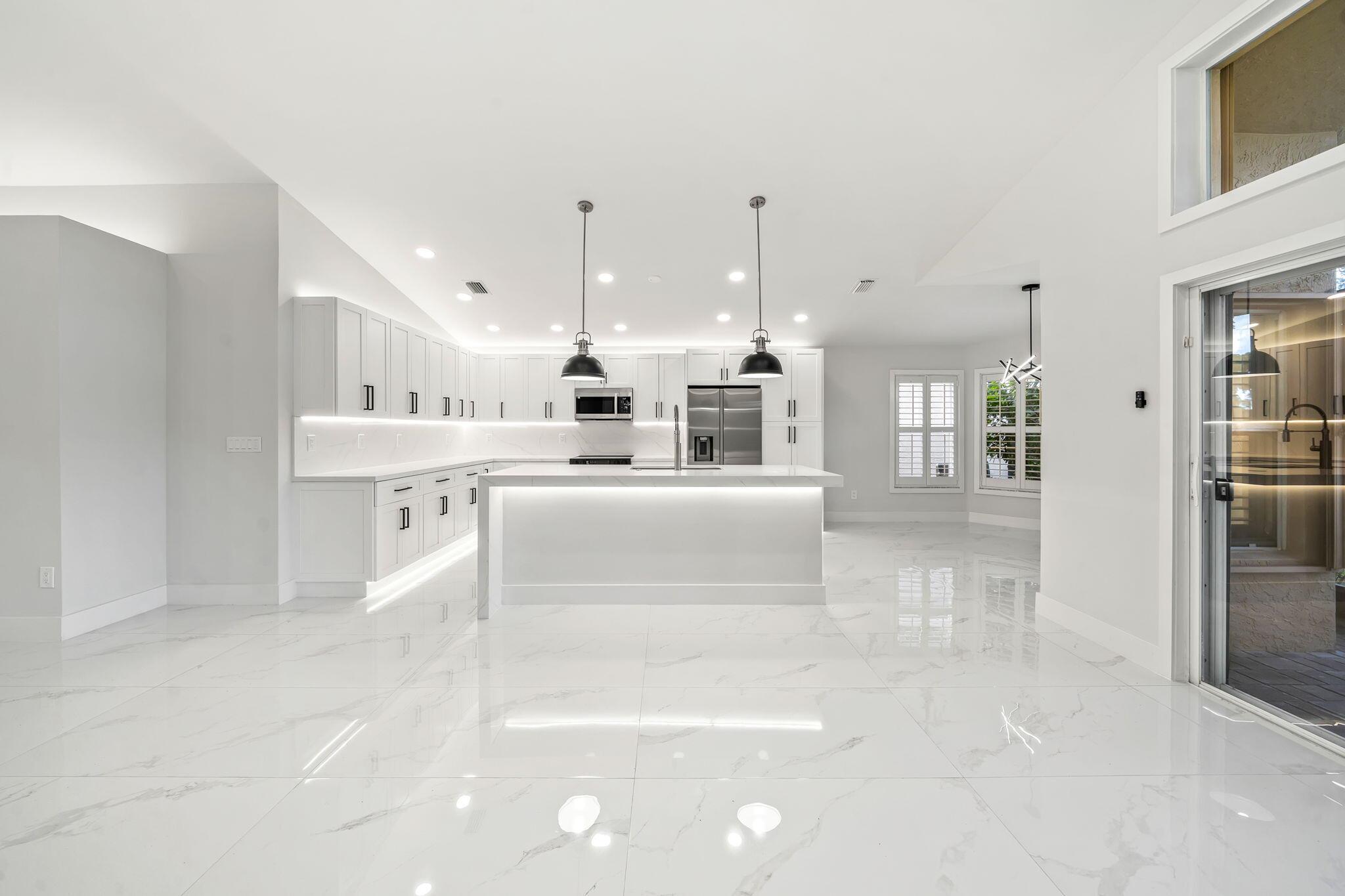 VALENCIA ISLES 3 - Residential