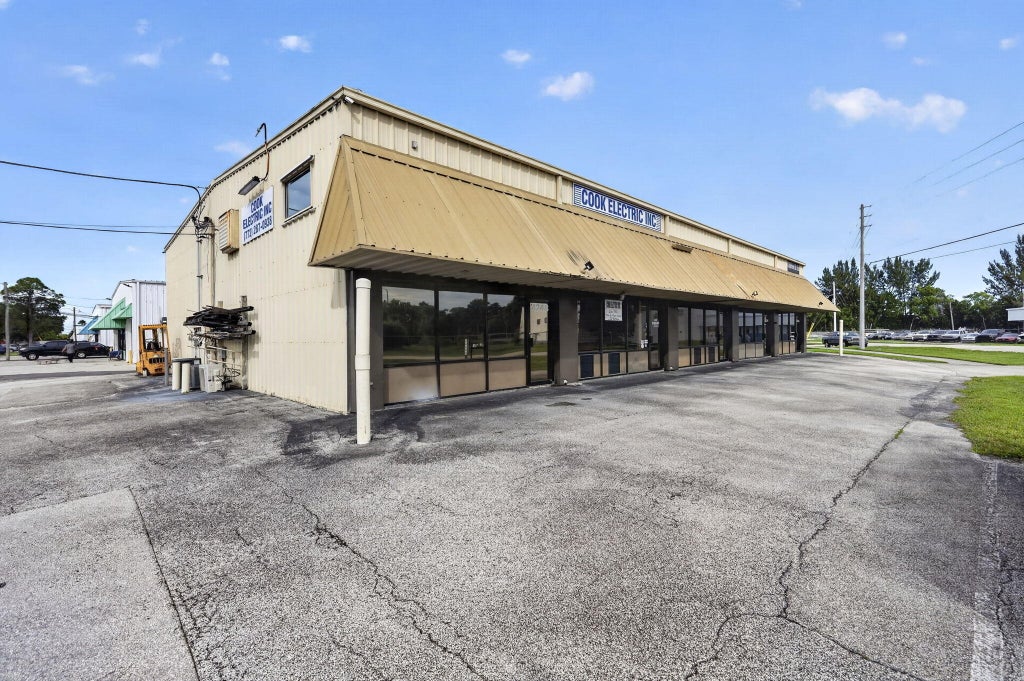 Photo of 4248 SE COMMERCE Avenue, Stuart, FL (MLS # B26082269)