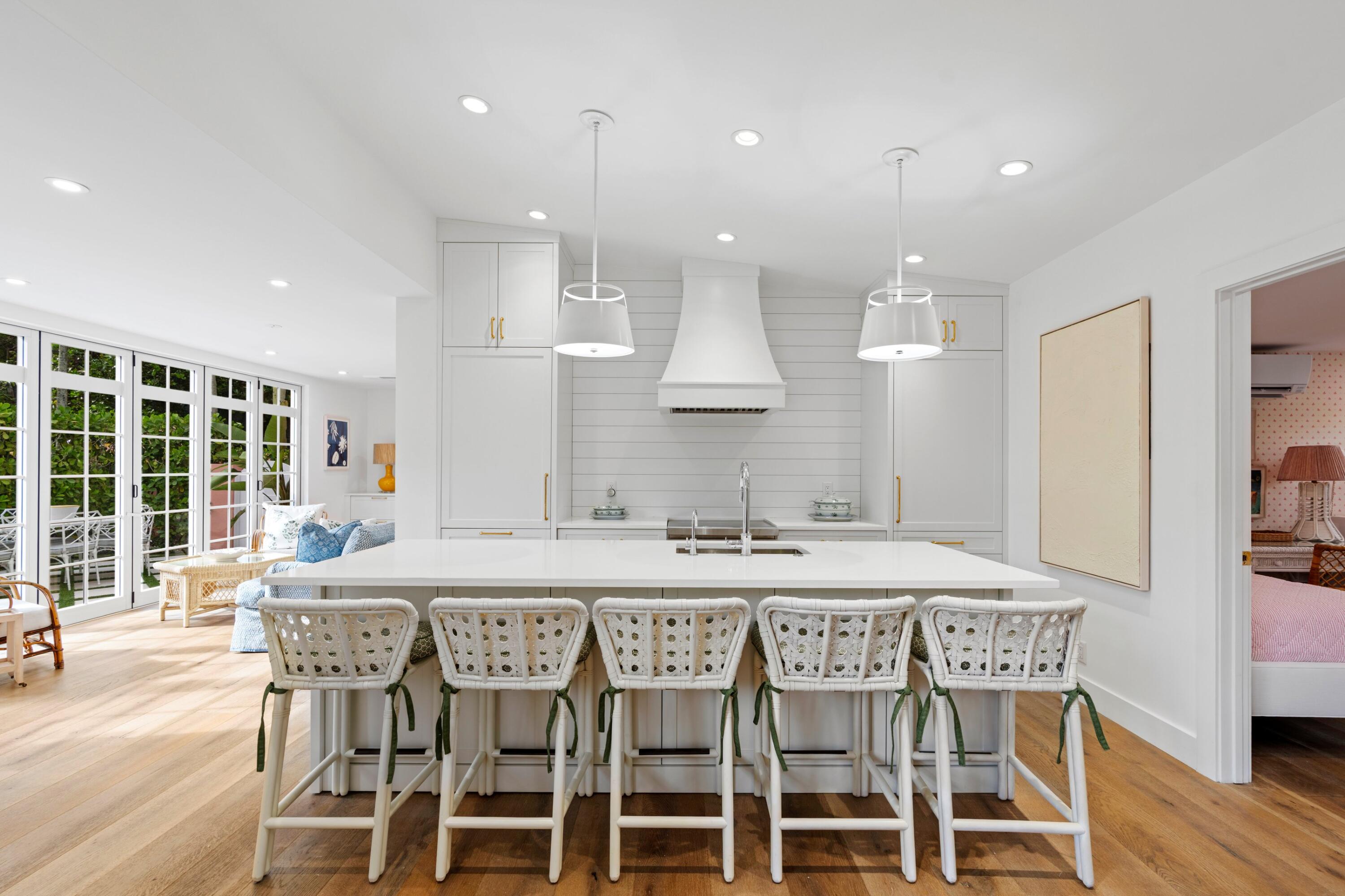 142 Peruvian Avenue 1020