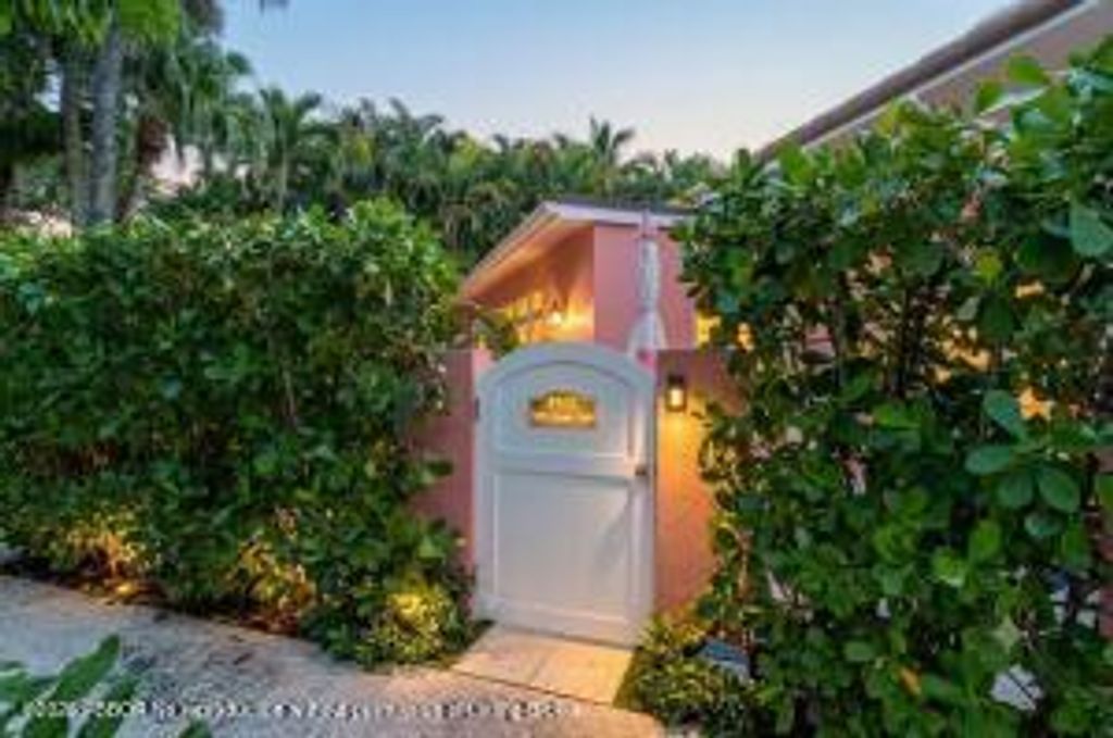 Photo of 142 Peruvian Avenue #1020, Palm Beach, FL 33480 (MLS # B26042209)