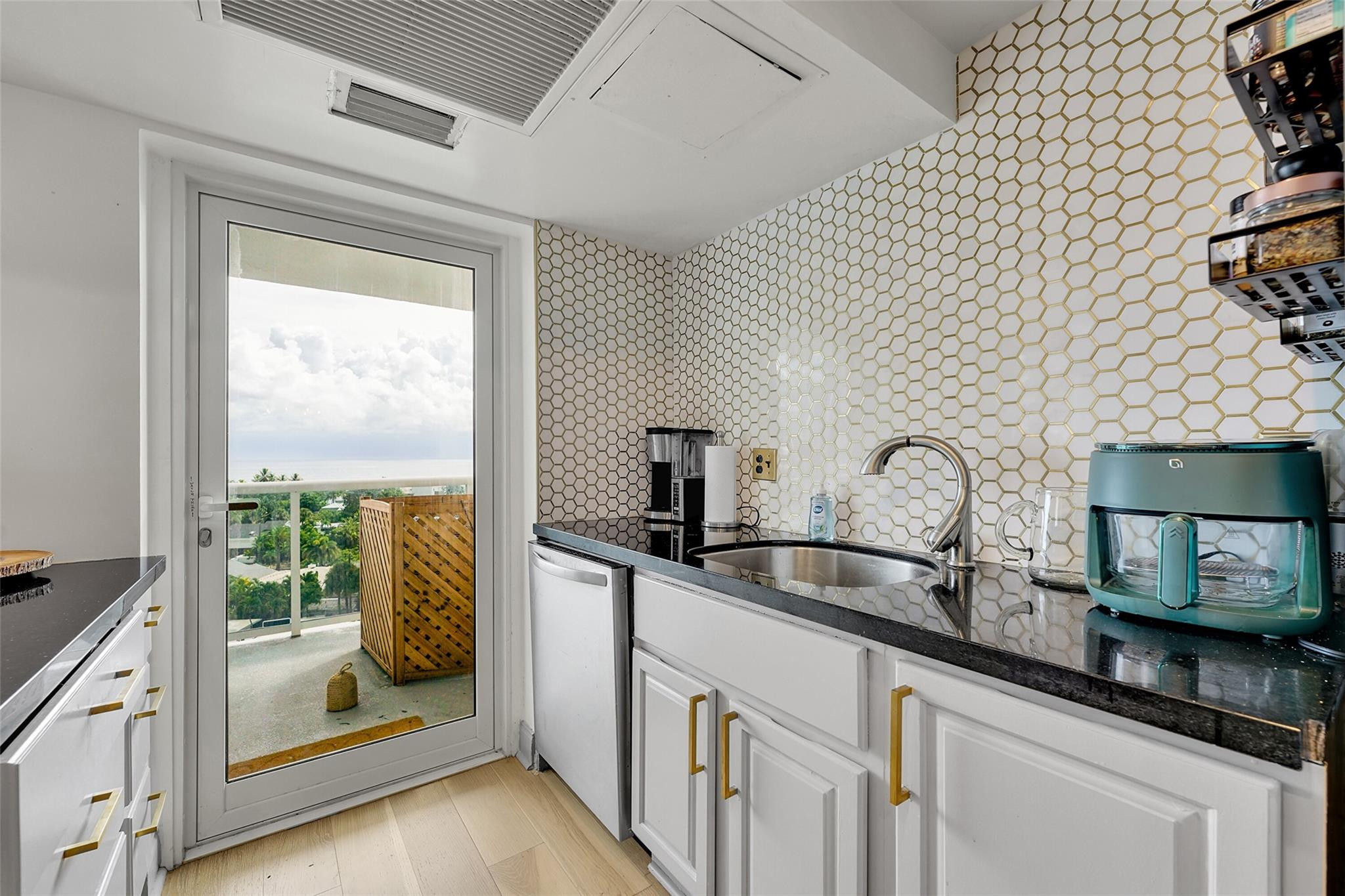 VANTAGE VIEW CONDO - Residential Lease