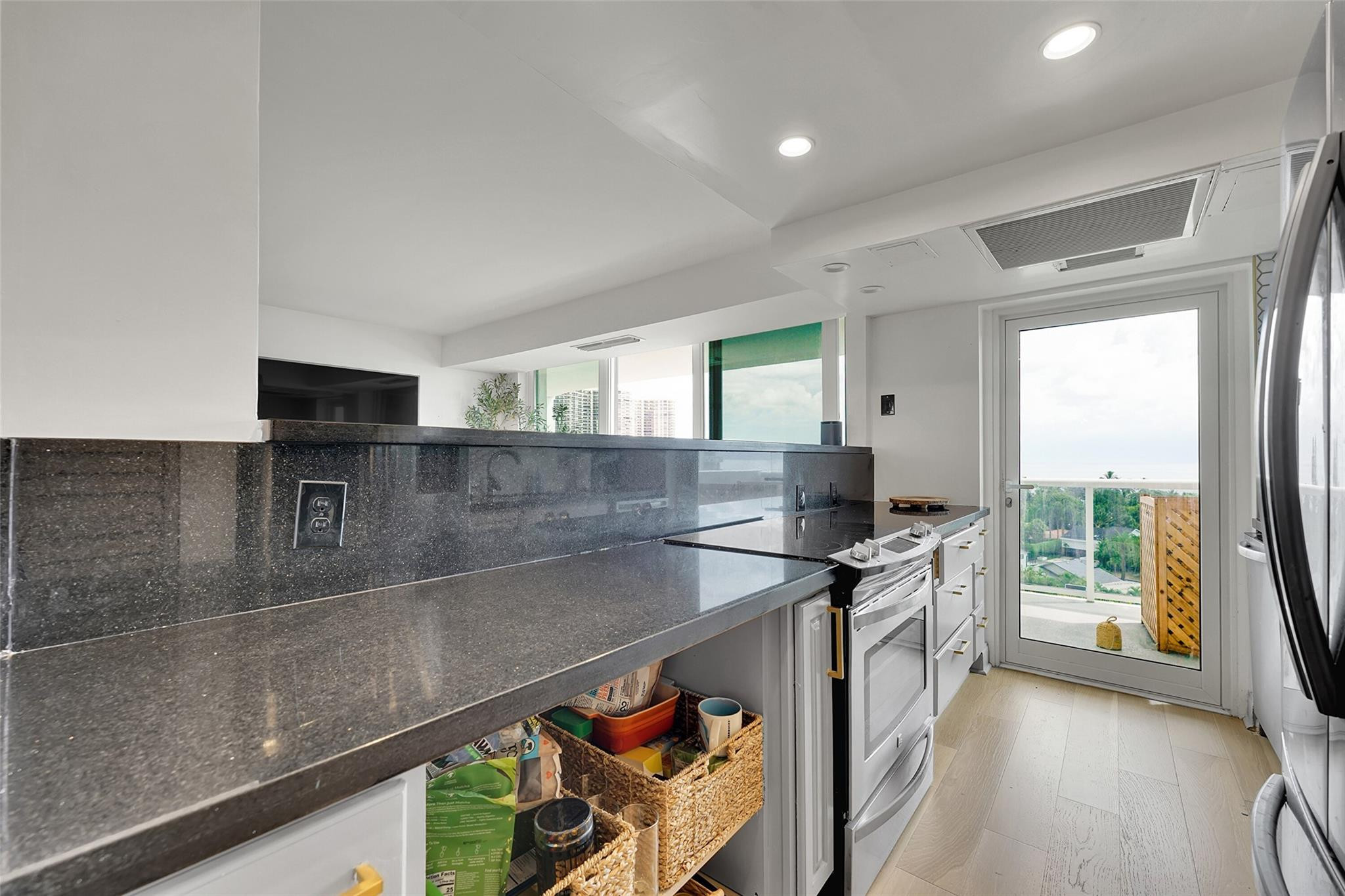 VANTAGE VIEW CONDO - Residential Lease