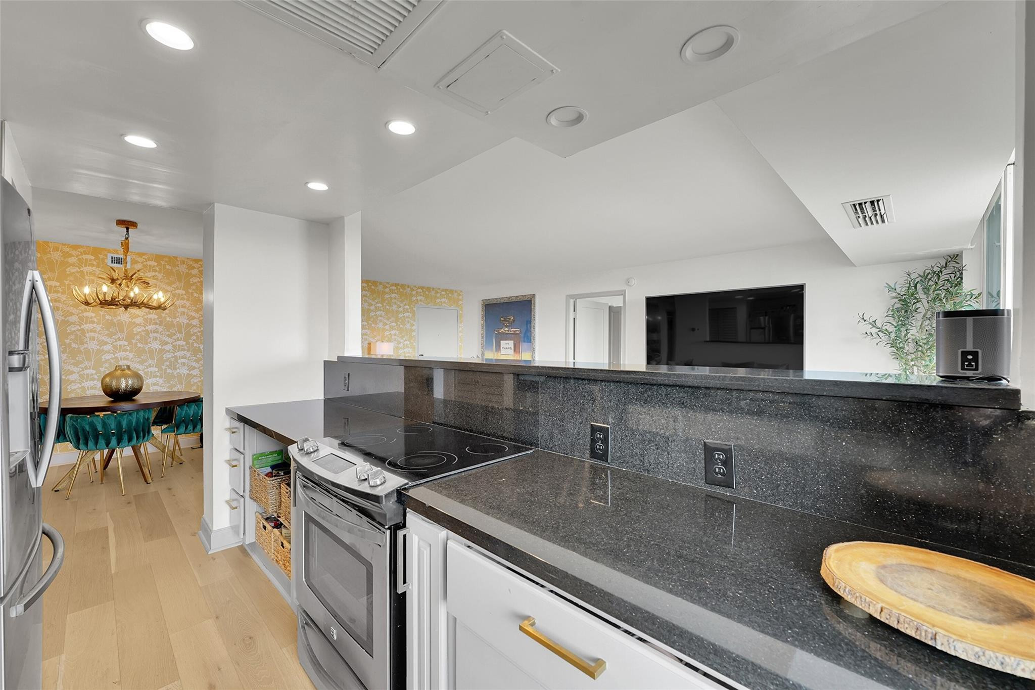 VANTAGE VIEW CONDO - Residential Lease