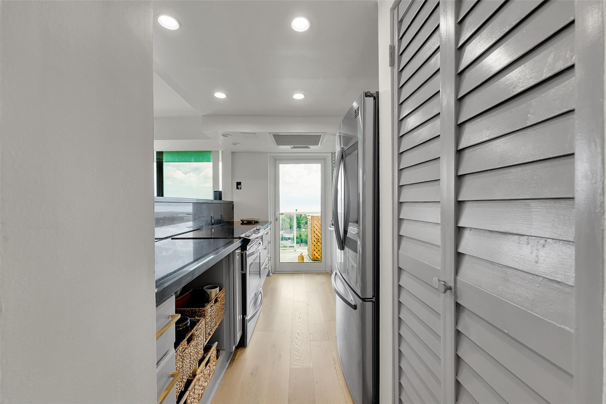 VANTAGE VIEW CONDO - Residential Lease