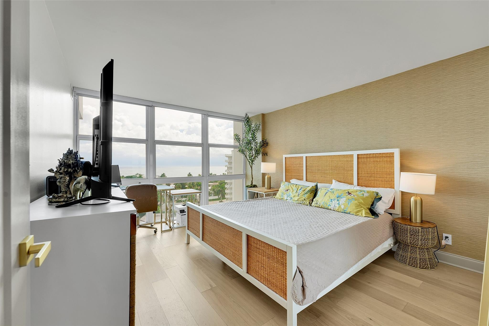VANTAGE VIEW CONDO - Residential Lease