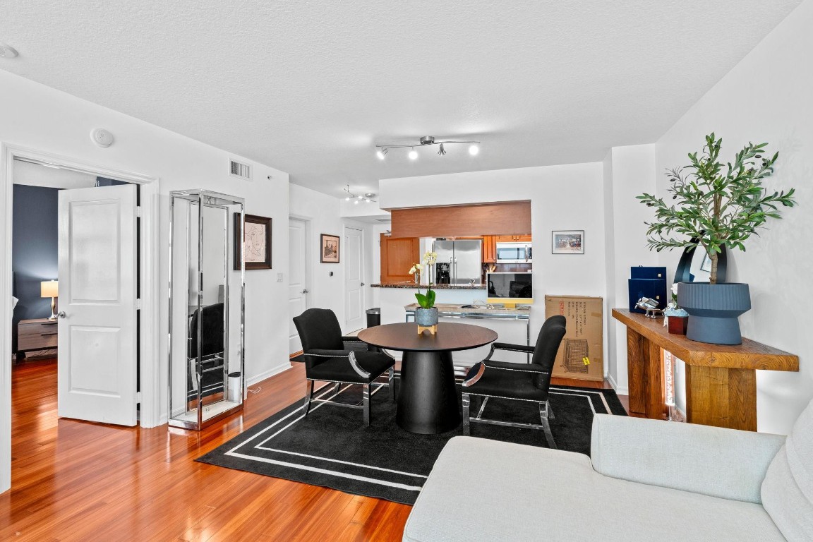 347 N New River Drive 606