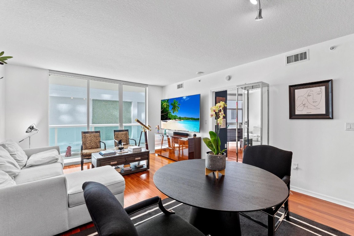 347 N New River Drive 606