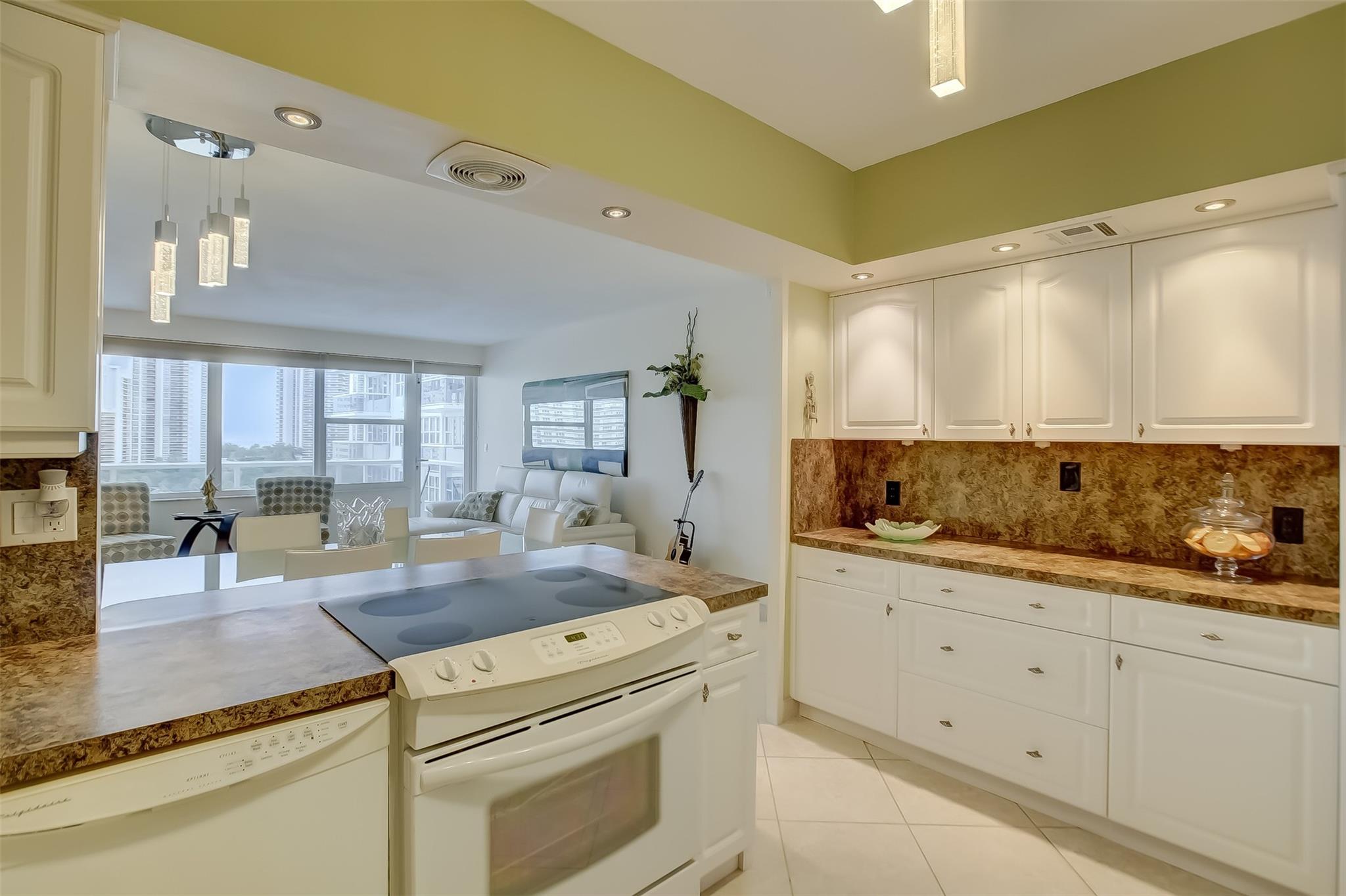 Coral Ridge Towers East - Residential