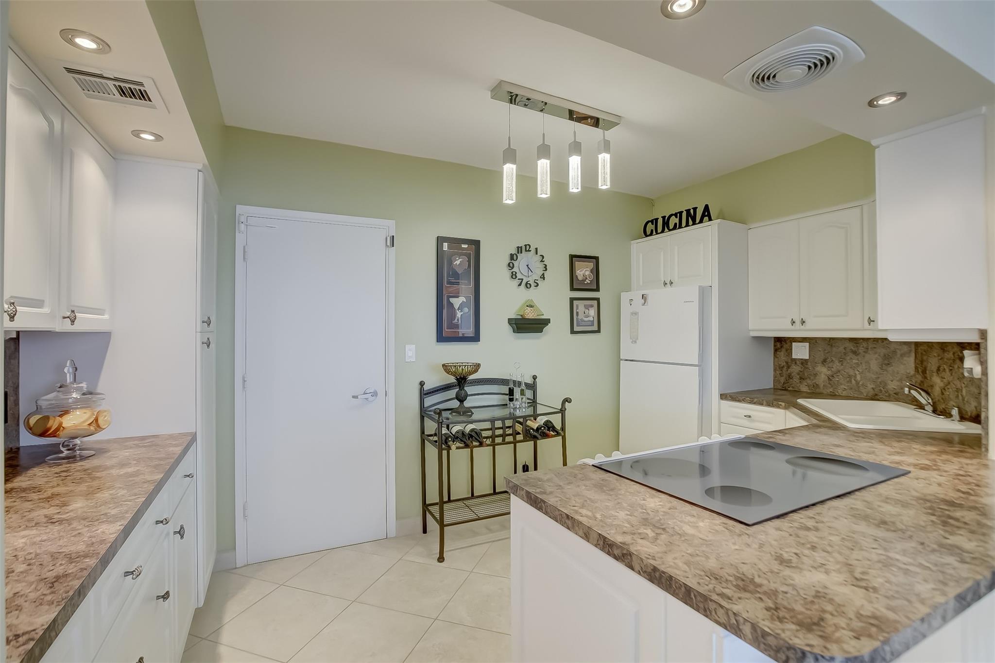 Coral Ridge Towers East - Residential