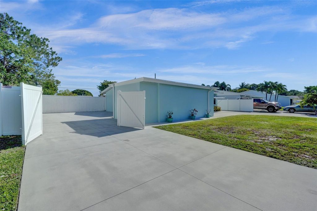 Photo of 836 Buttonwood Road, North Palm Beach, FL 33408 (MLS # F10439006)