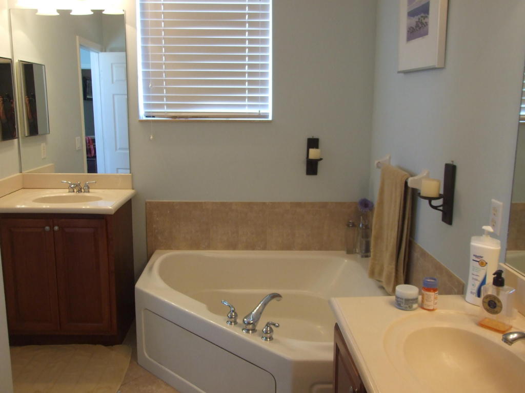 SANDPIPER COVE AT BOTANICA CONDO - Residential Lease