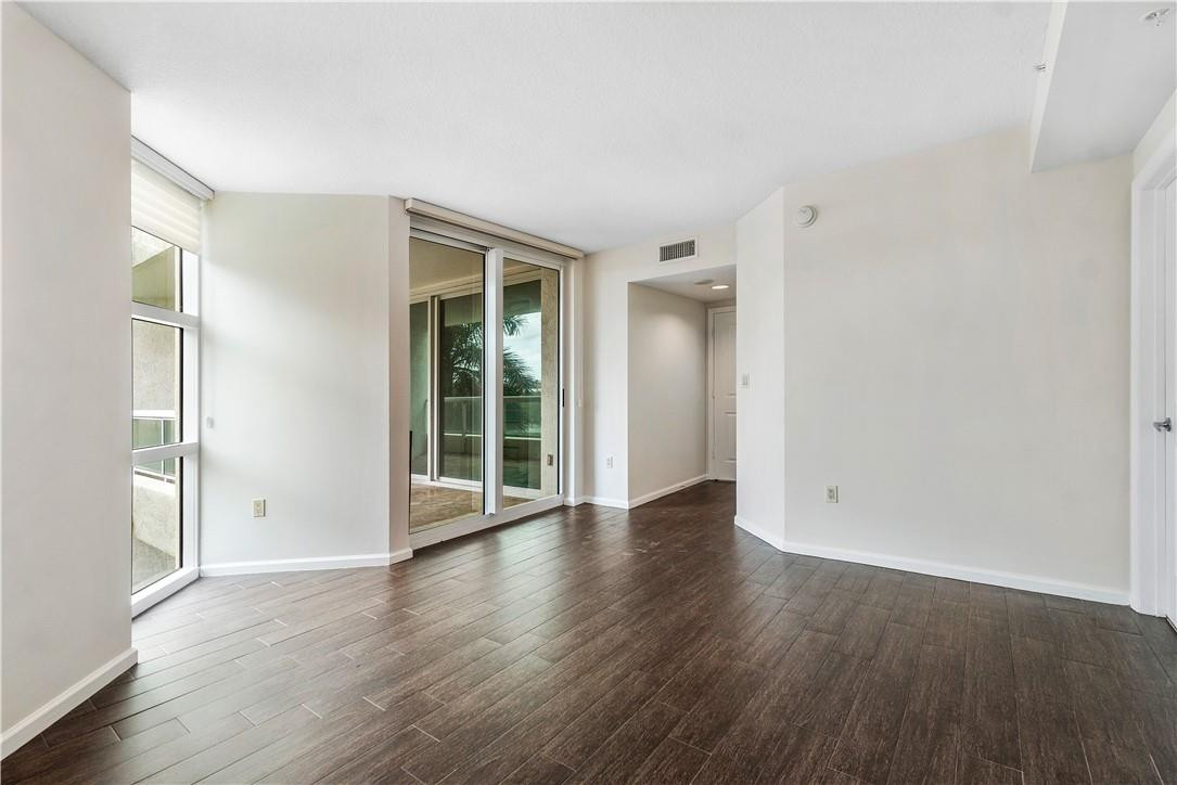 ESPLANADE - Residential