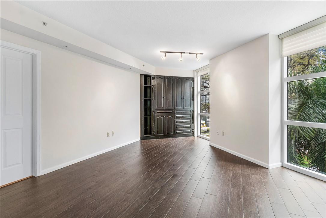 ESPLANADE - Residential