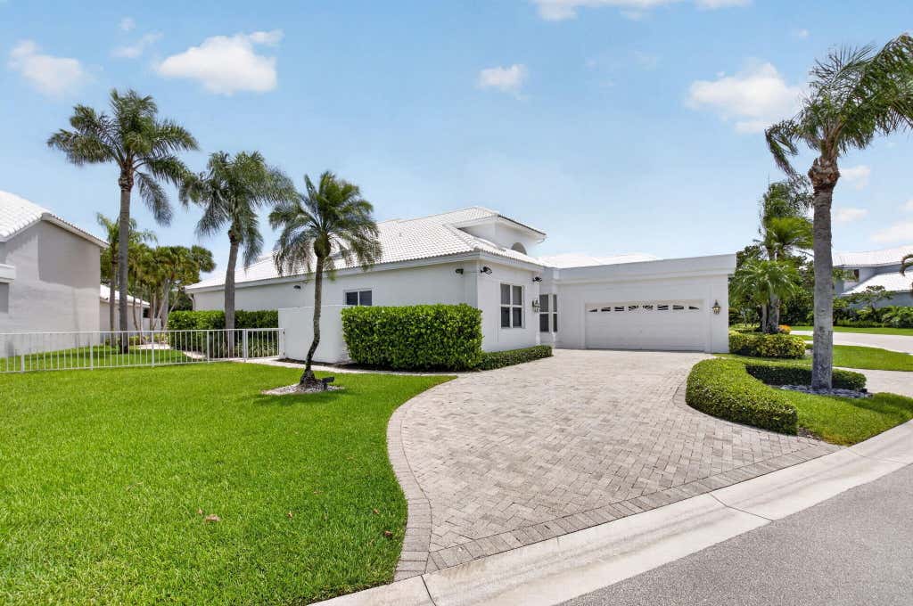 Photo of 5768 Waterford, Boca Raton, FL 33496 (MLS # B26039789)