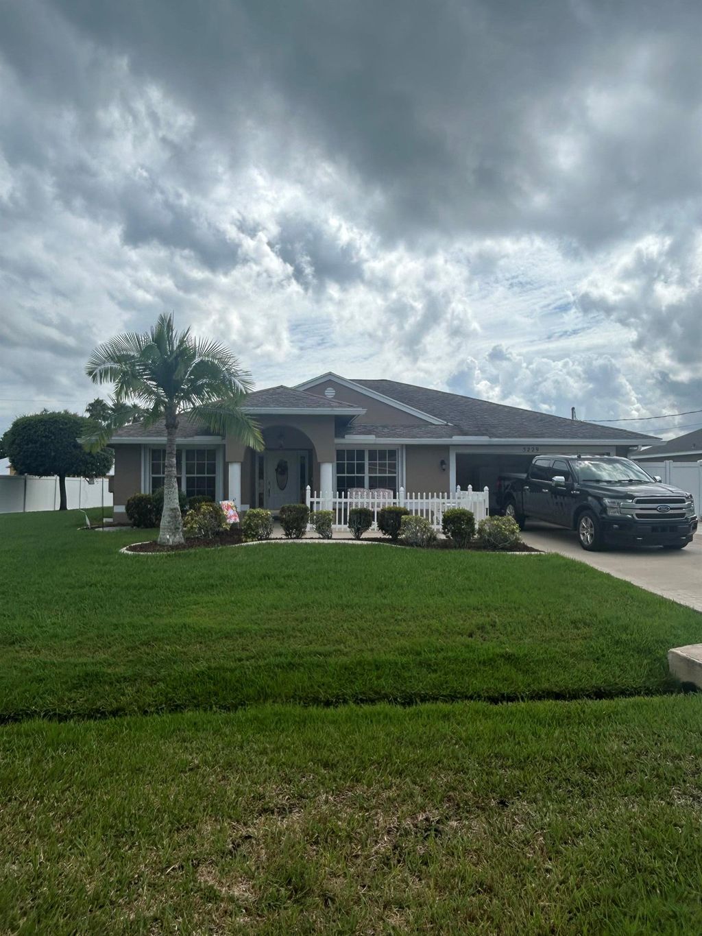 Photo of 5229 NW North Piper Circle, Port Saint Lucie, FL 34986 (MLS # R11122526)