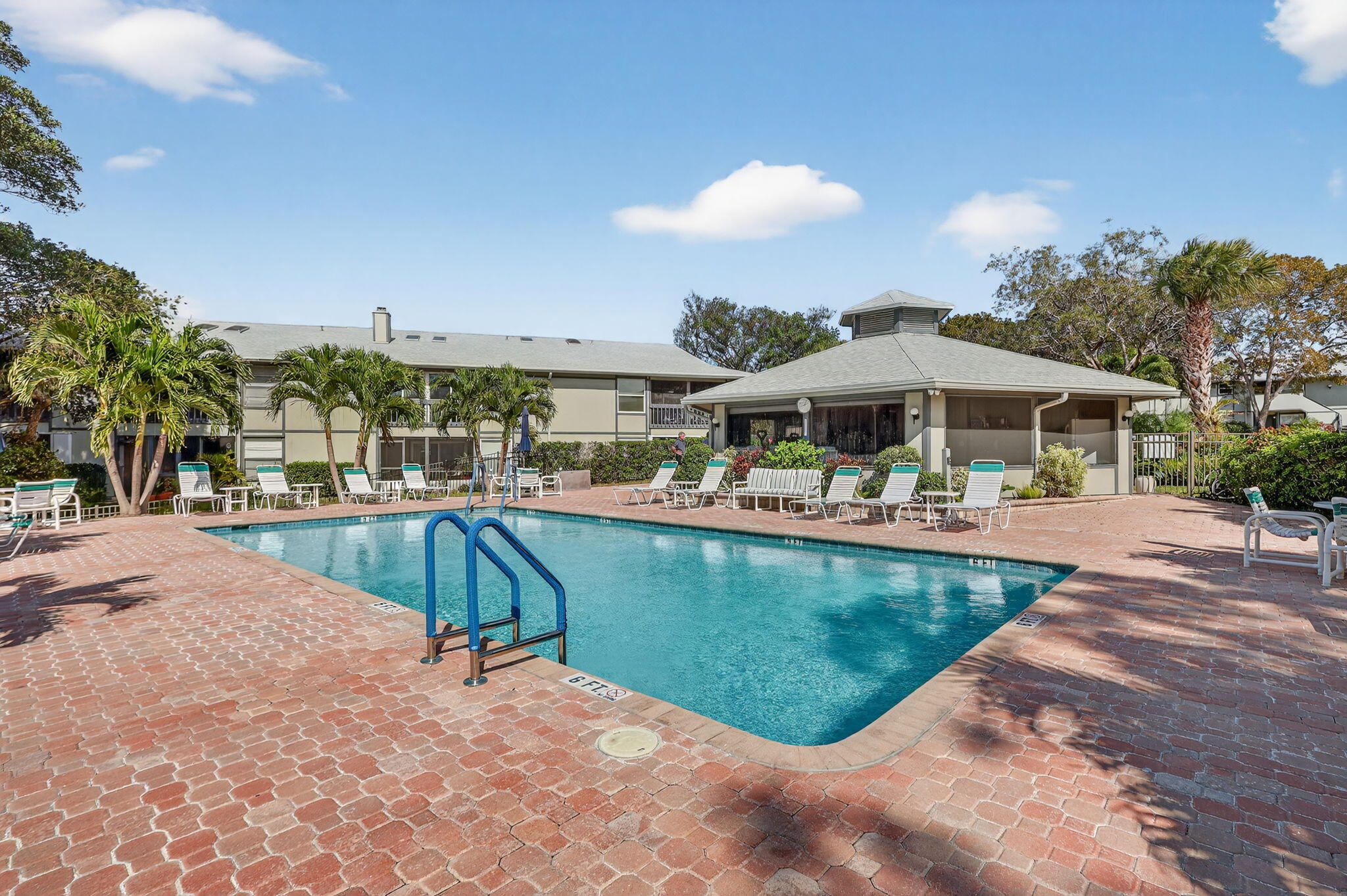 PINECROFT CONDO - Residential