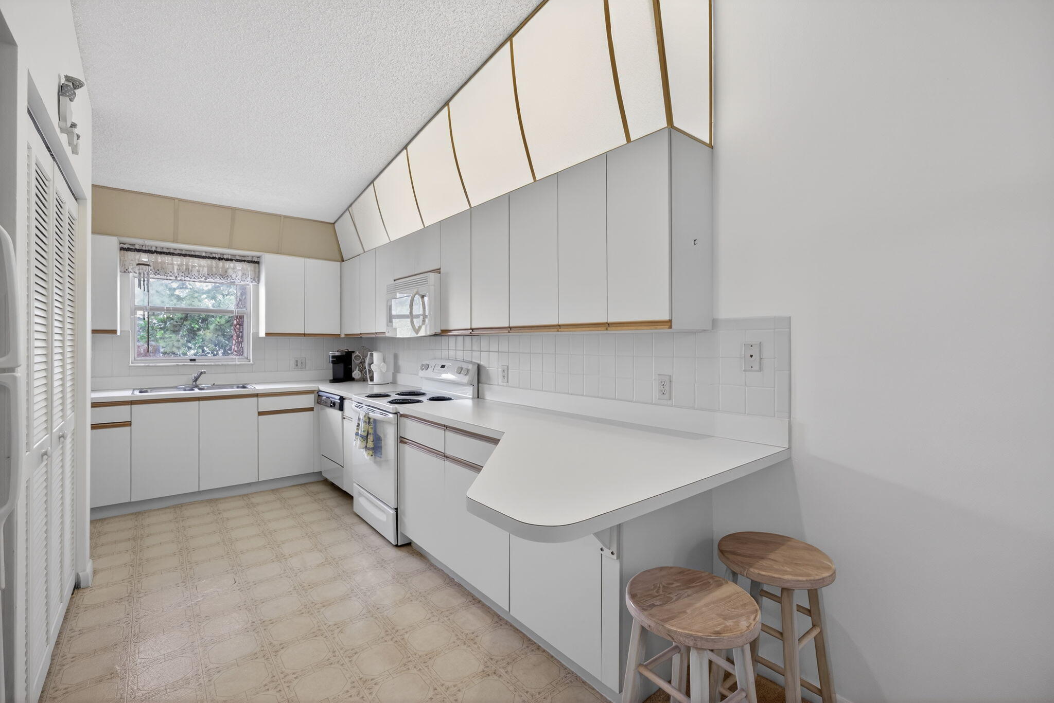 PINECROFT CONDO - Residential