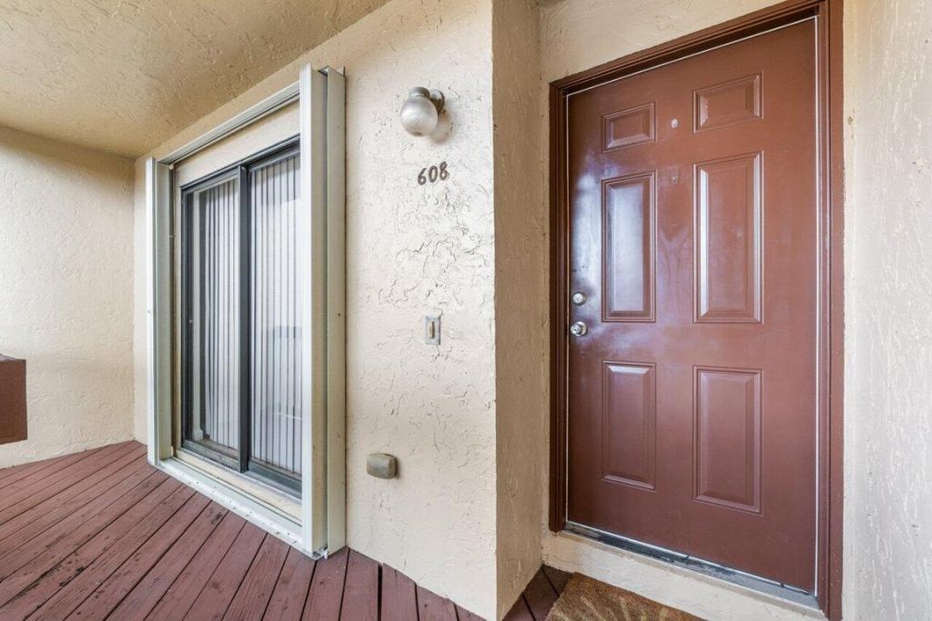 Photo of 608 Lakeview Drive E, Royal Palm Beach, FL 33411 (MLS # R11127023)