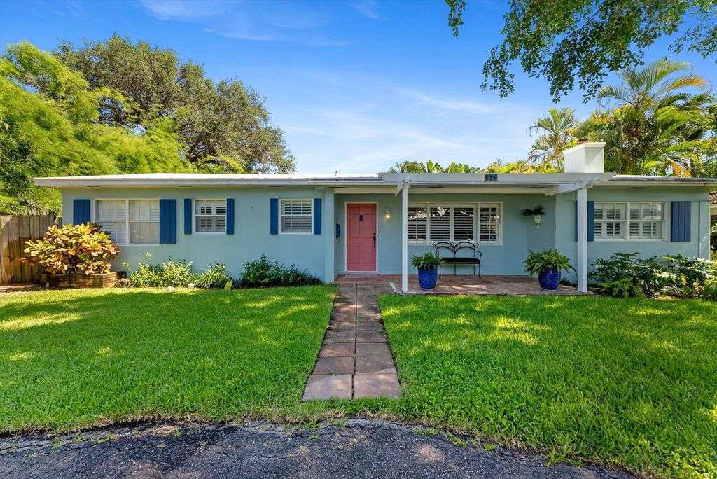 Photo of 114 NE 11th Street, Delray Beach, FL 33444 (MLS # R11101131)