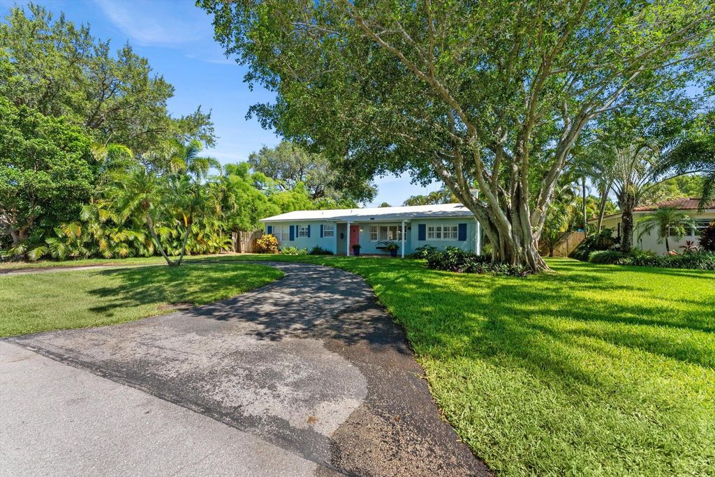 Photo of 114 NE 11th Street, Delray Beach, FL 33444 (MLS # R11101131)