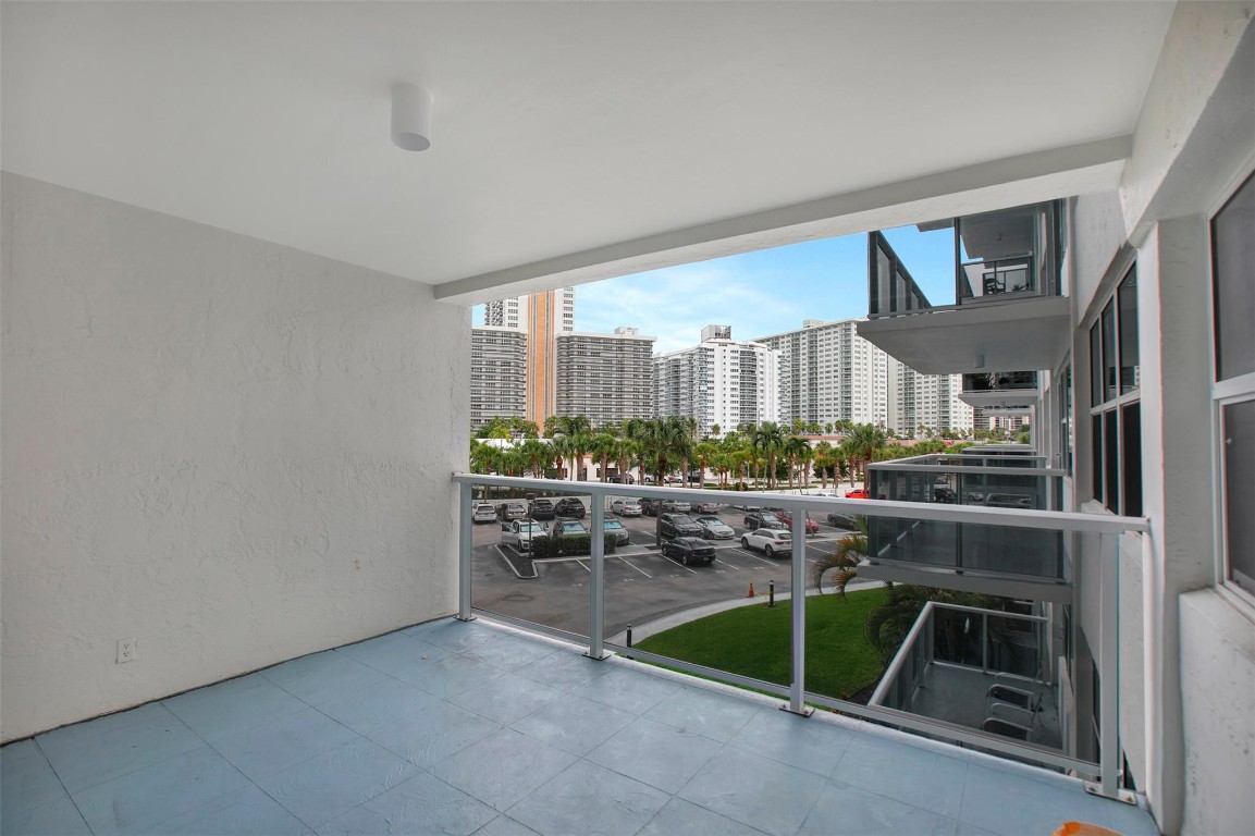 Coral Ridge Towers East - Residential